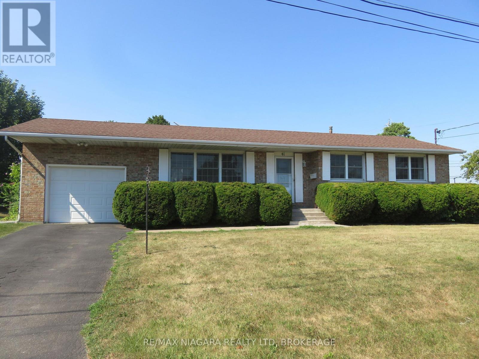 41 Madison St, Fort Erie, ON L2A 3Z7