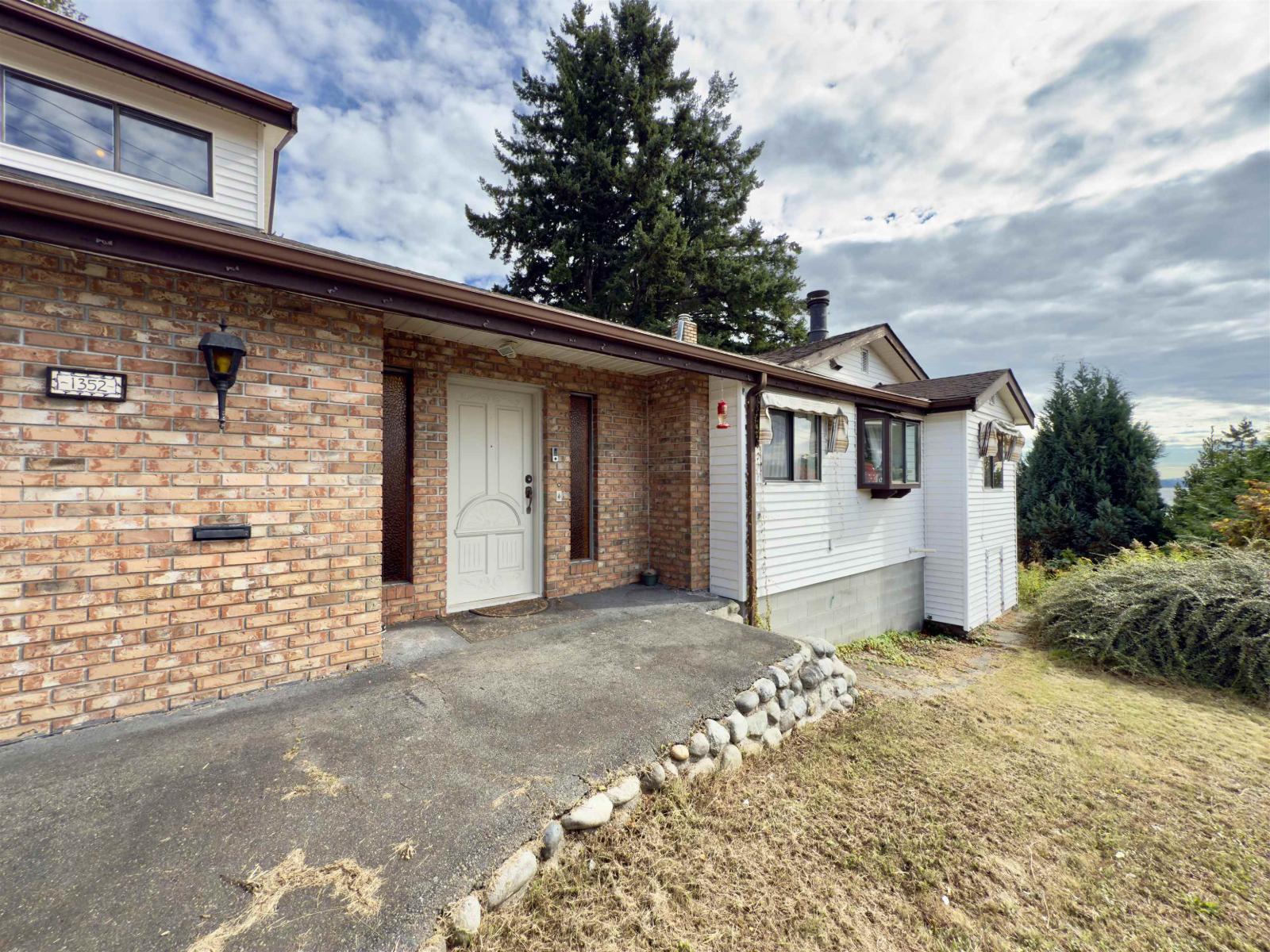 1352 Oxford St, White Rock, BC V4B 3R2