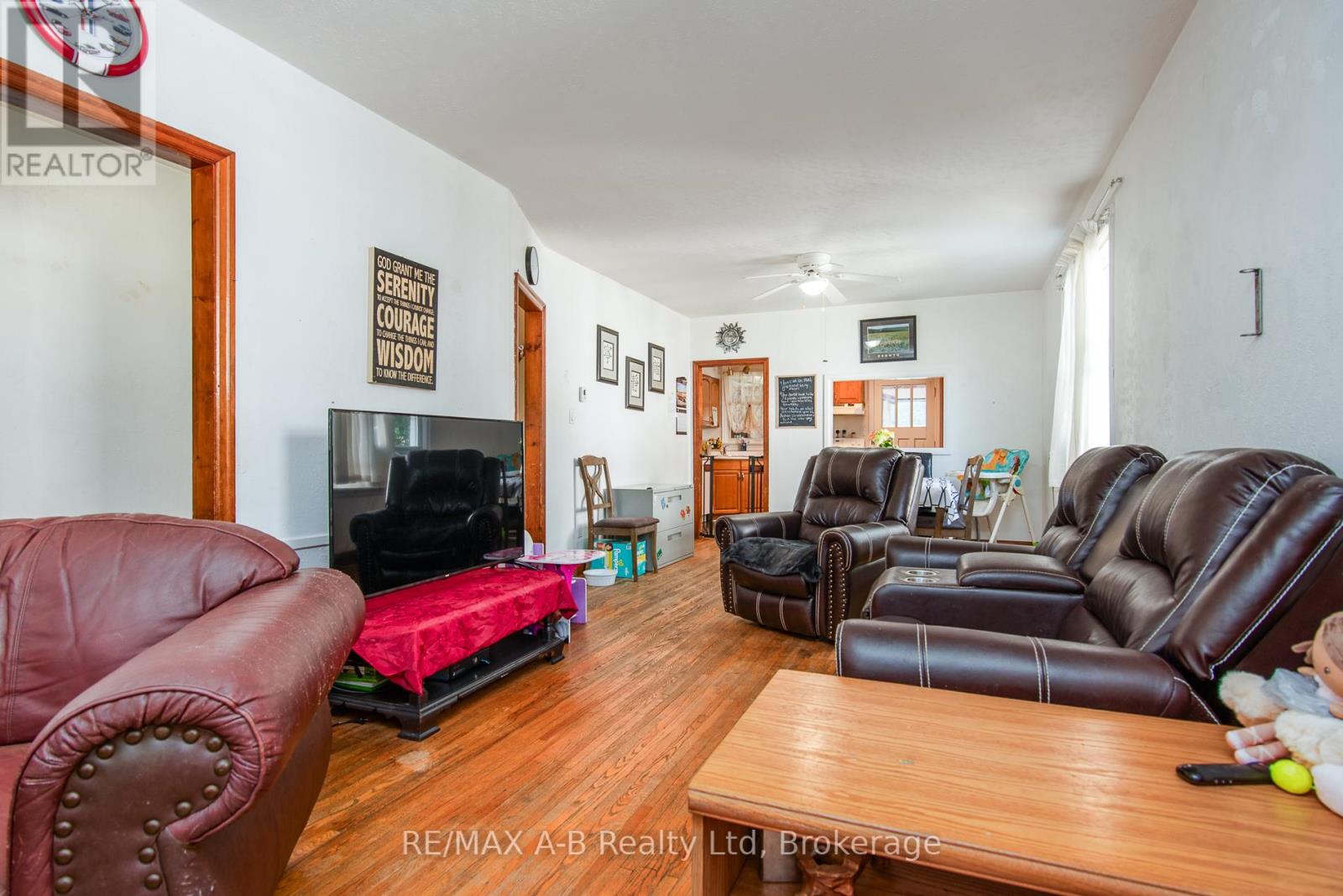 83 E Gore St, Stratford, ON N5A 3X4