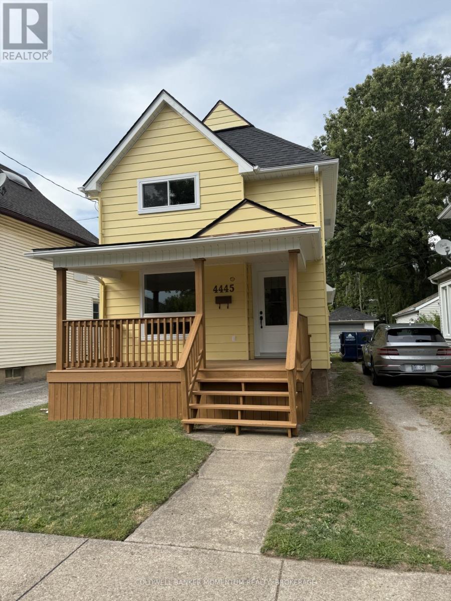 4445 Simcoe St W, Niagara Falls, ON L2E 1T7
