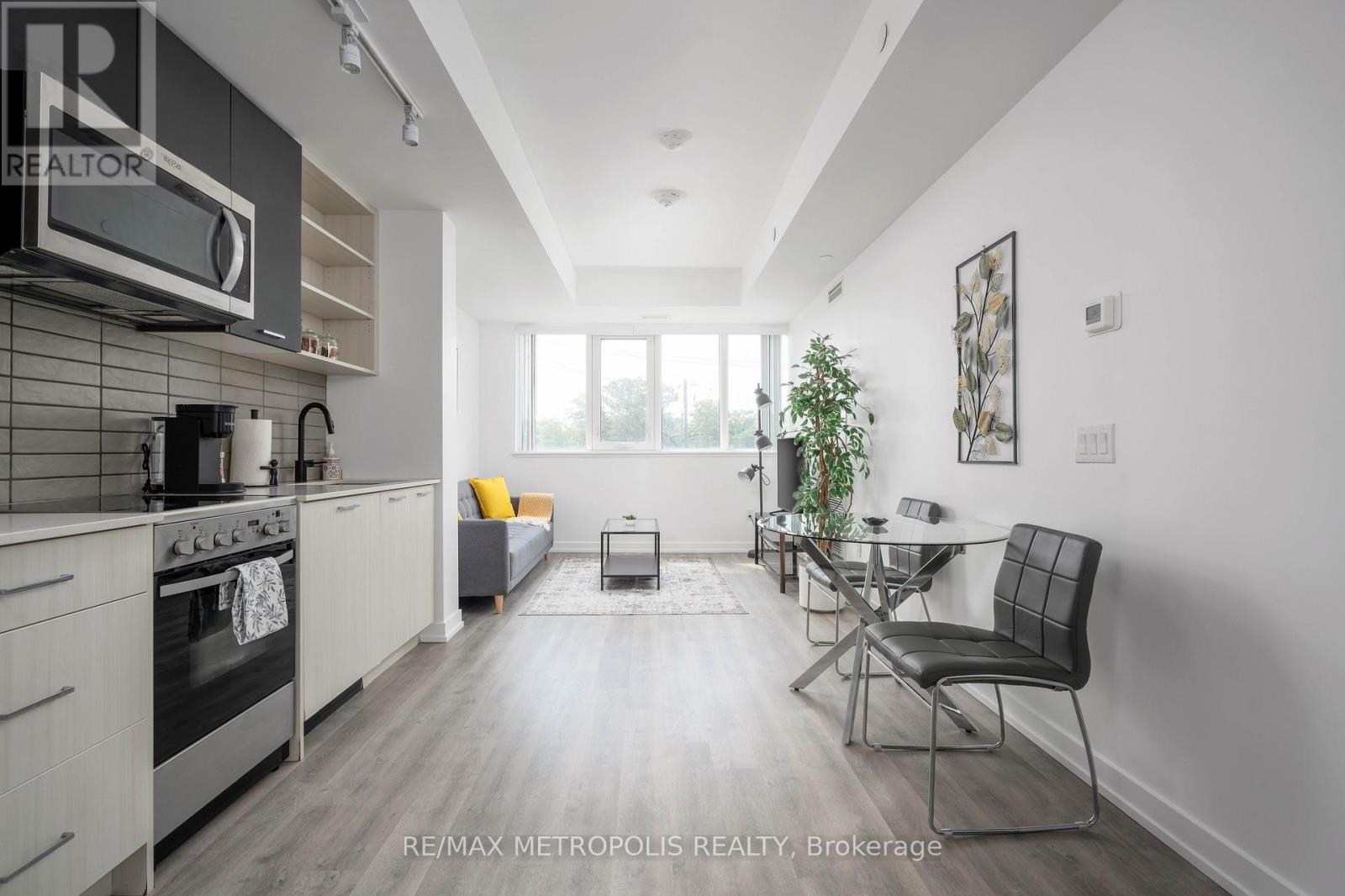 307 2300 St Clair Ave W, Toronto Junction Area, ON M6N 0B3
