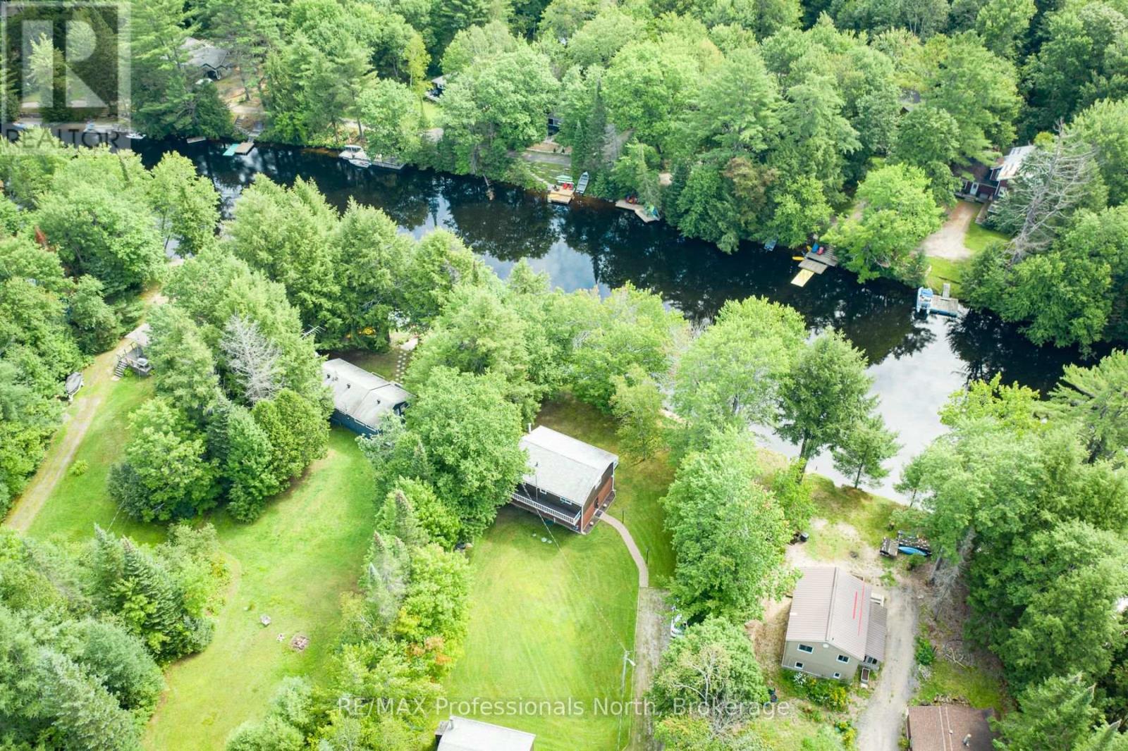 1074 Holiday Park Dr, Bracebridge Macaulay, ON P1L 1W9