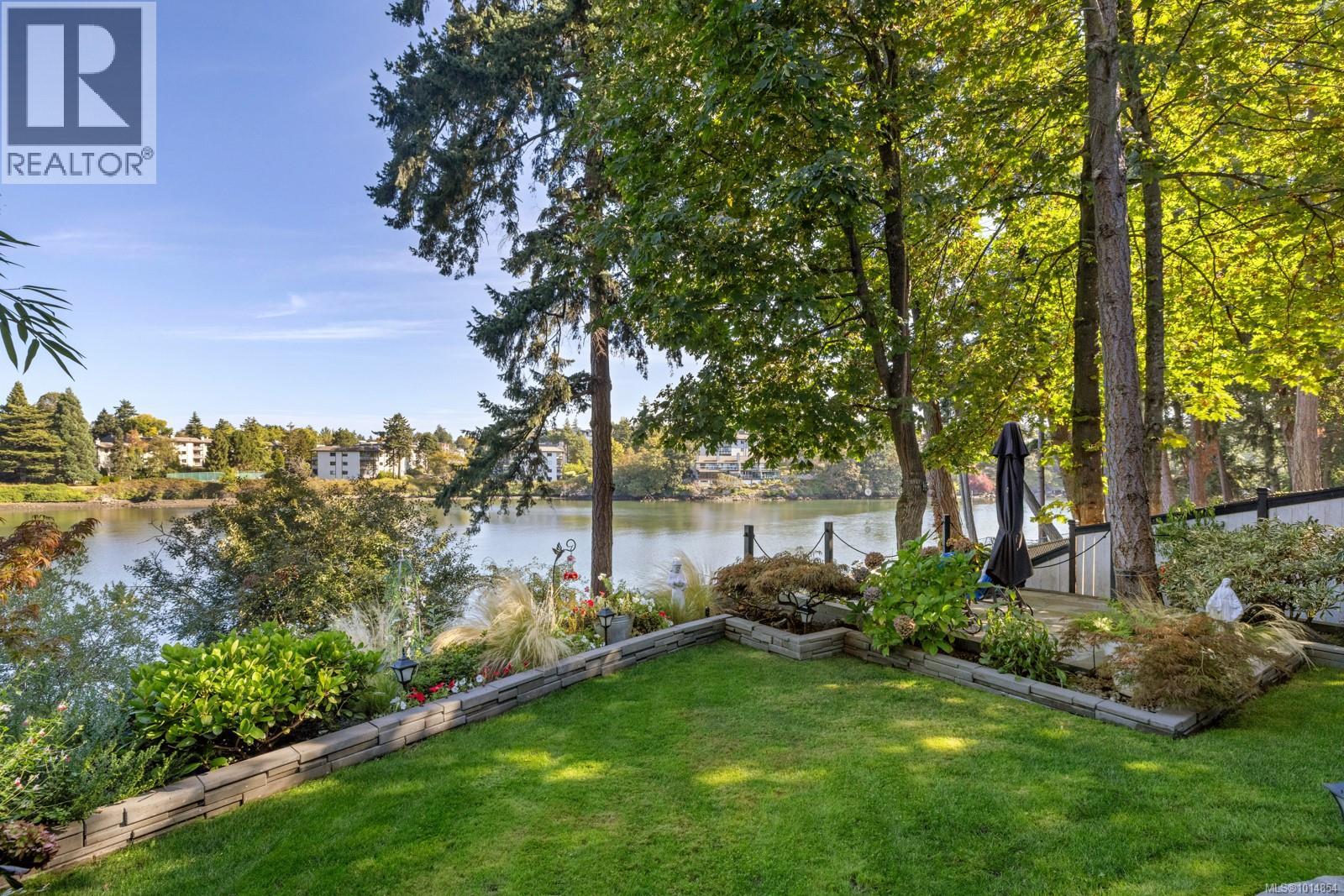 1004 Decosta Pl Unit 3 Pl, Esquimalt, BC V9A 6Y3