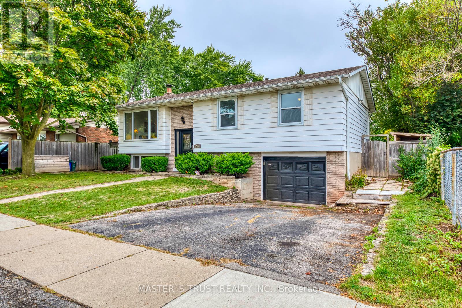 247 Kenwood Ave, Burlington, ON L7L 4L9