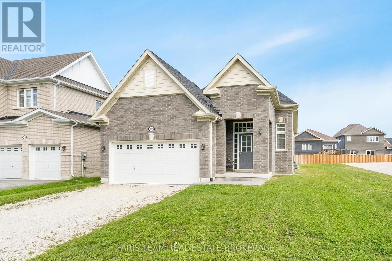 227 Mowat St N, Clearview, ON L0M 1S0
