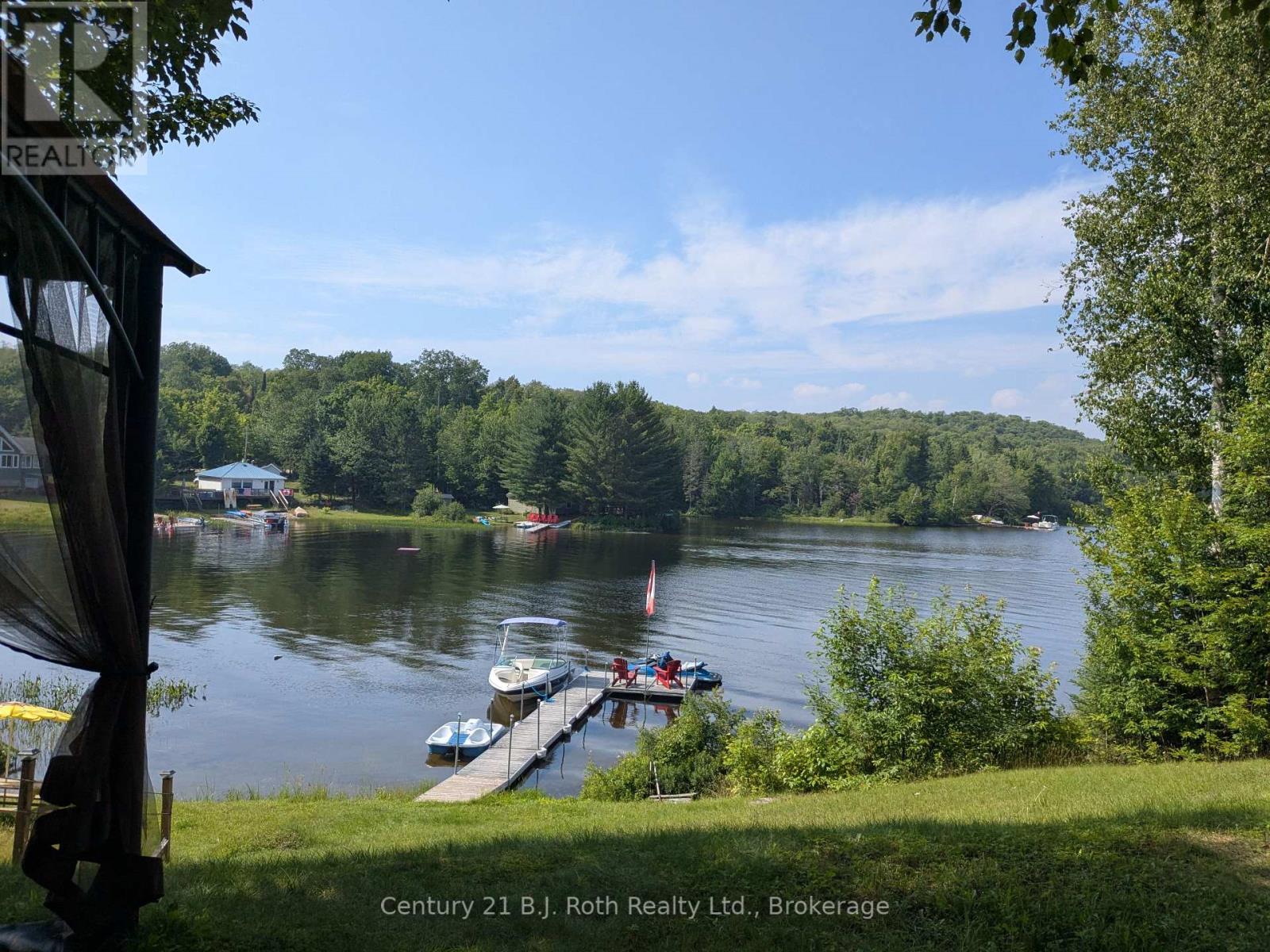 16 Machar Pt, South River, ON P0A 1X0