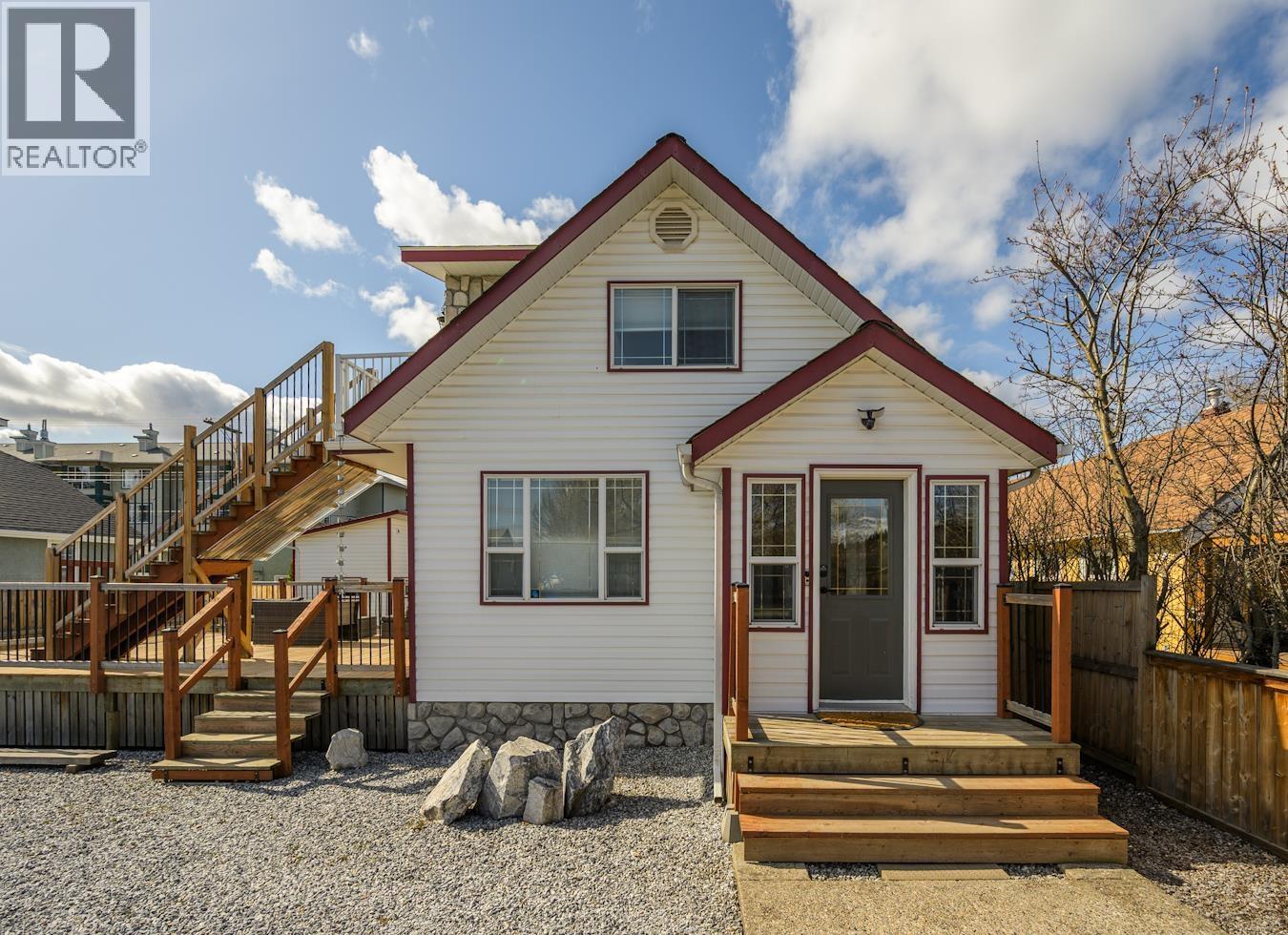 1675 5 Avenue, Prince George, BC V2L 3M2