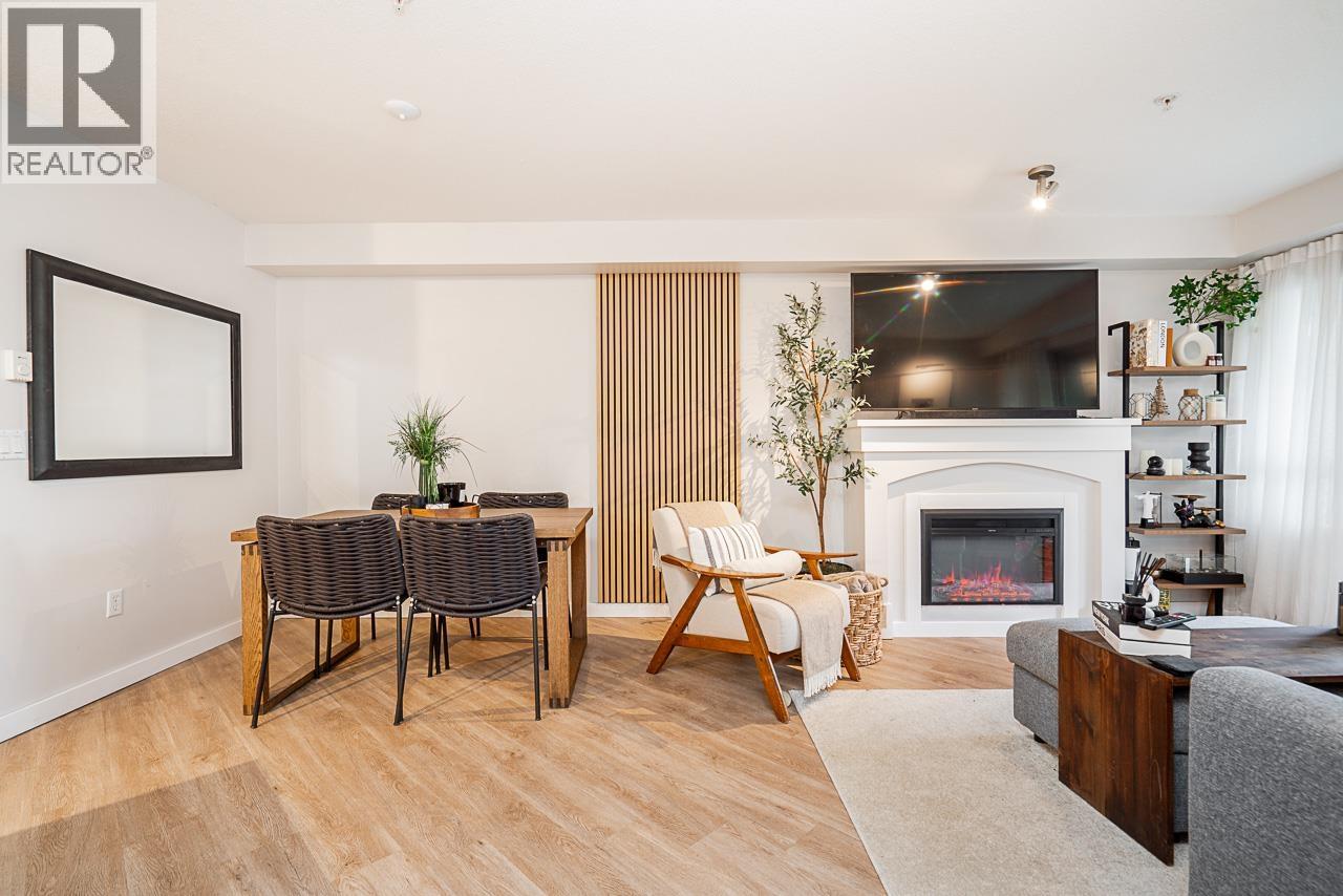 3132 Dayanee Springs Boulevard Unit 211, Coquitlam, BC V3E 0B5