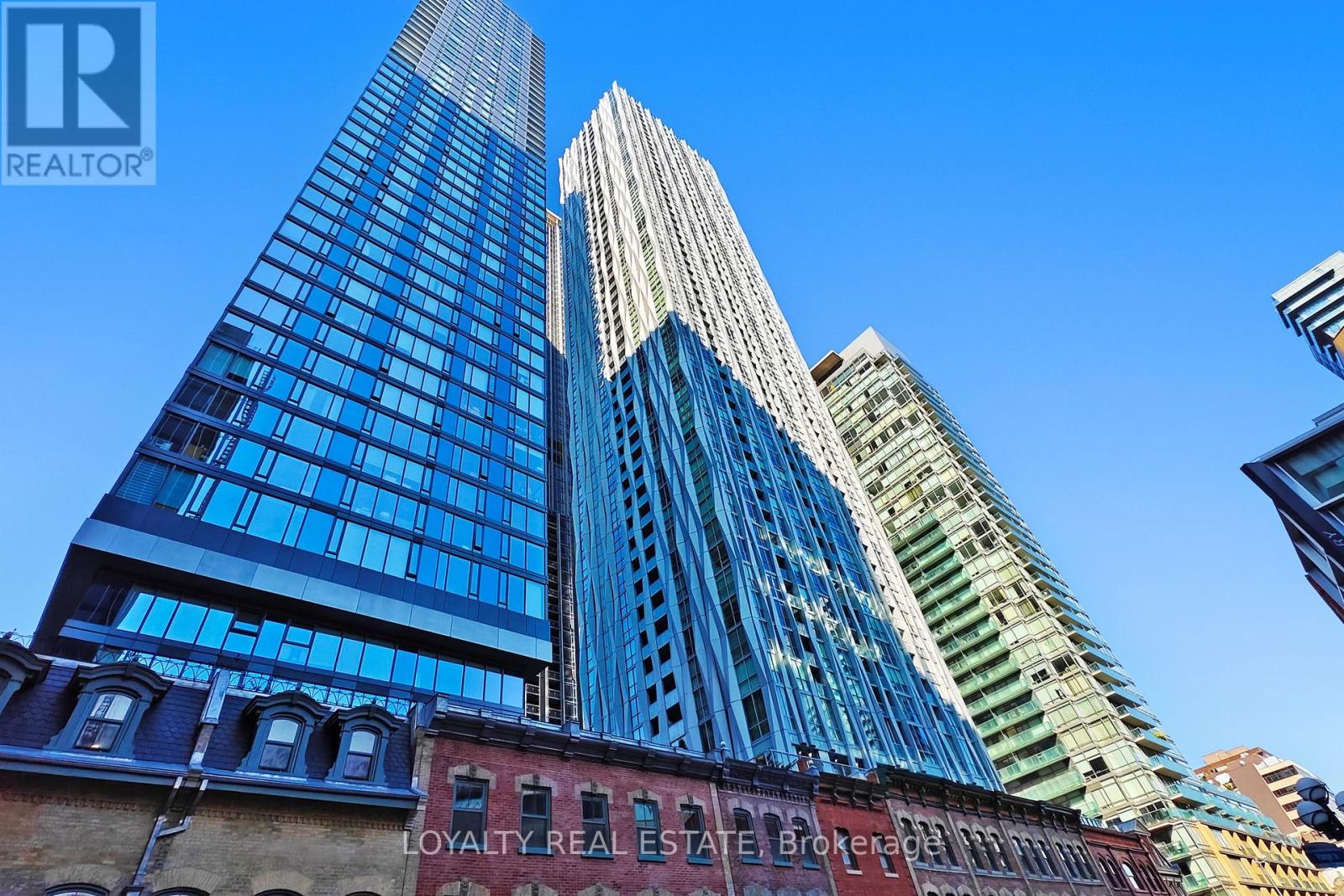 5005 1 Yorkville Ave, Toronto, ON M4W 0B1