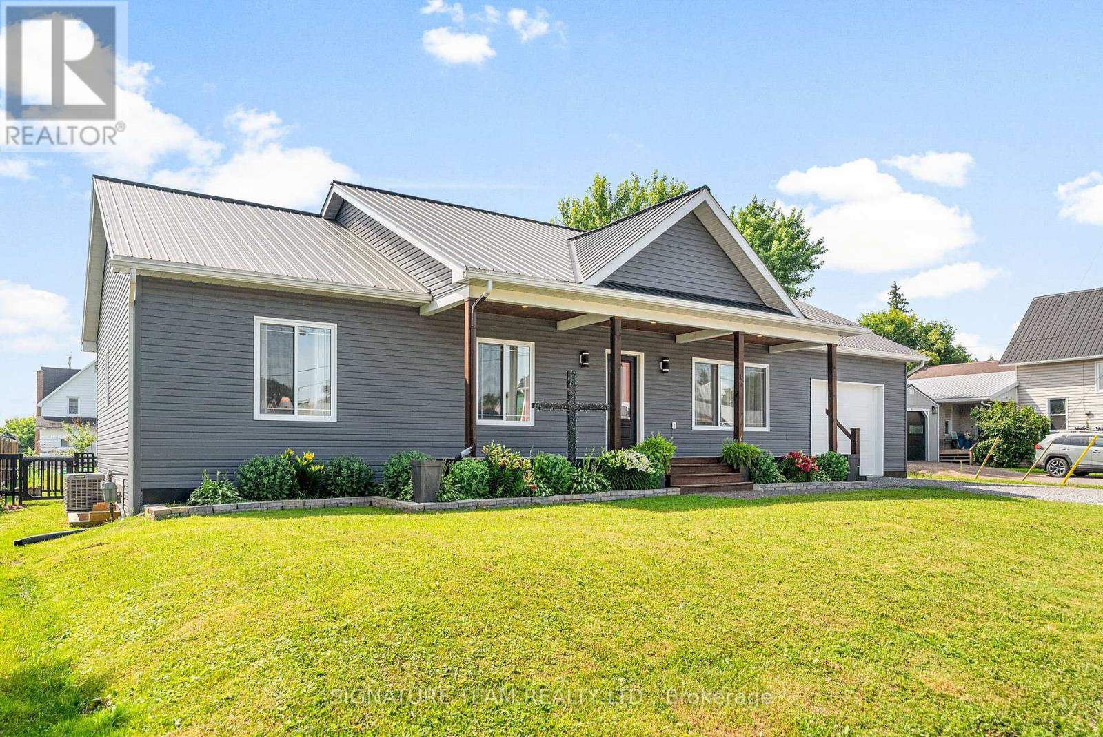 17 Meadow St, Whitewater Region, ON K0J 1K0