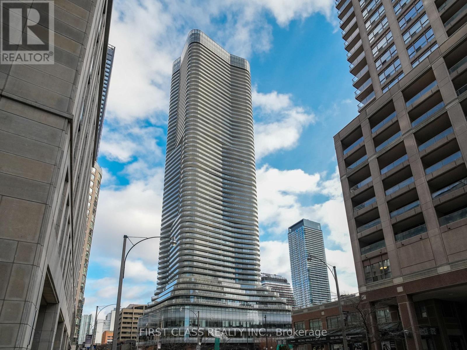 1404 11 Wellesley St W, Toronto, ON M4Y 0G4