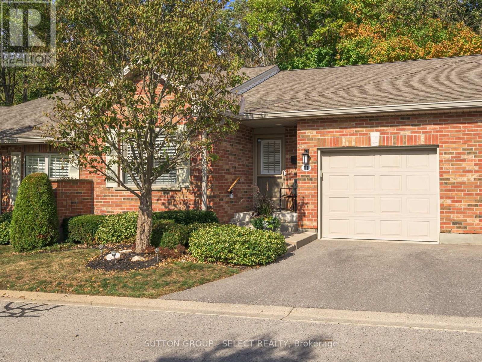 11 1337 Commissioners Rd W, London, ON N6K 4V2