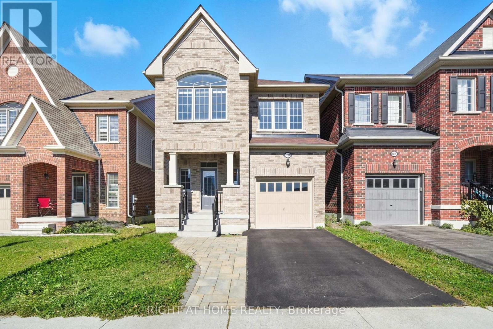 1231 Graham Clapp Ave, Oshawa, ON L1H 8L7