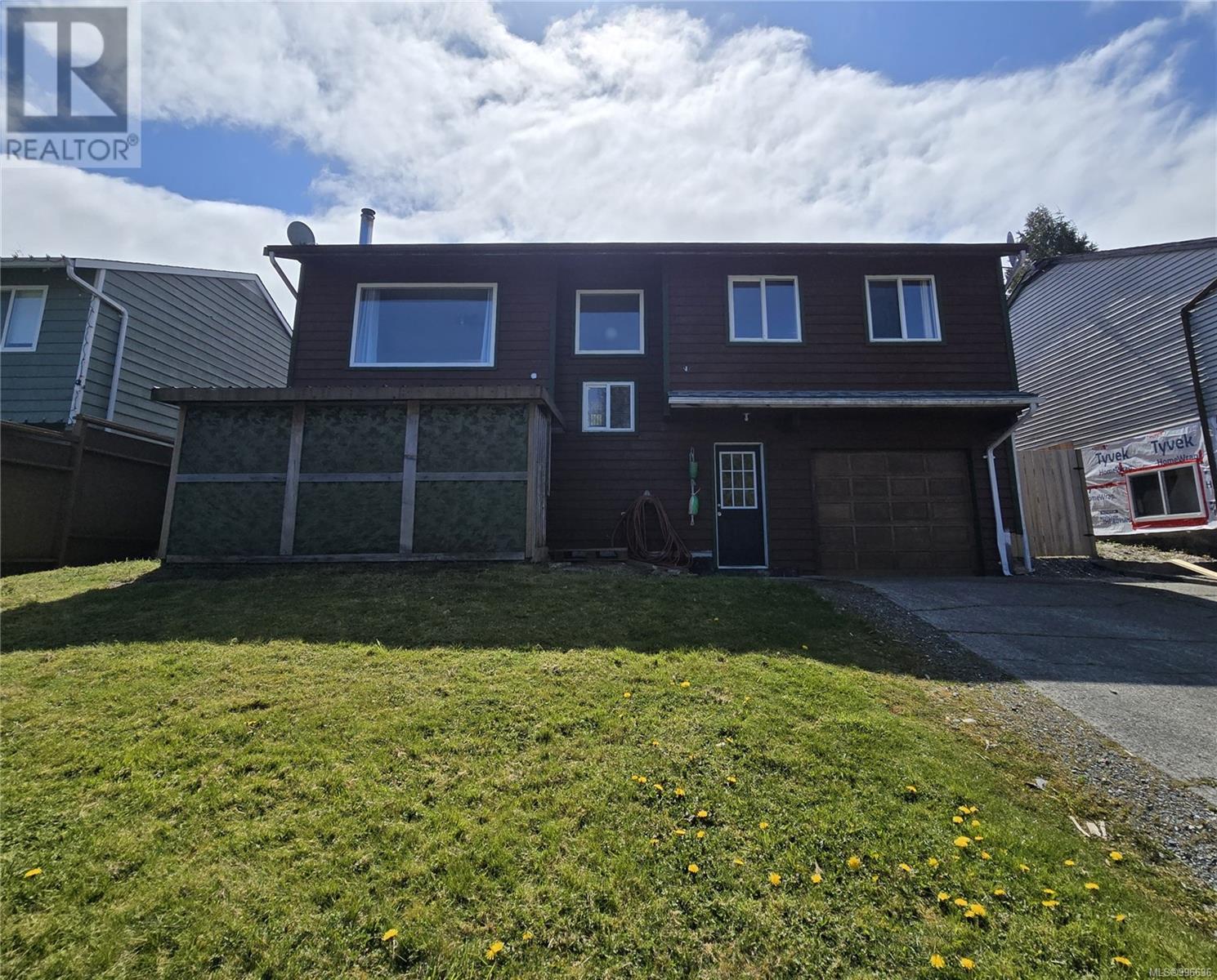 2121 Pioneer Hill Dr, Port McNeill, BC V0N 2R0