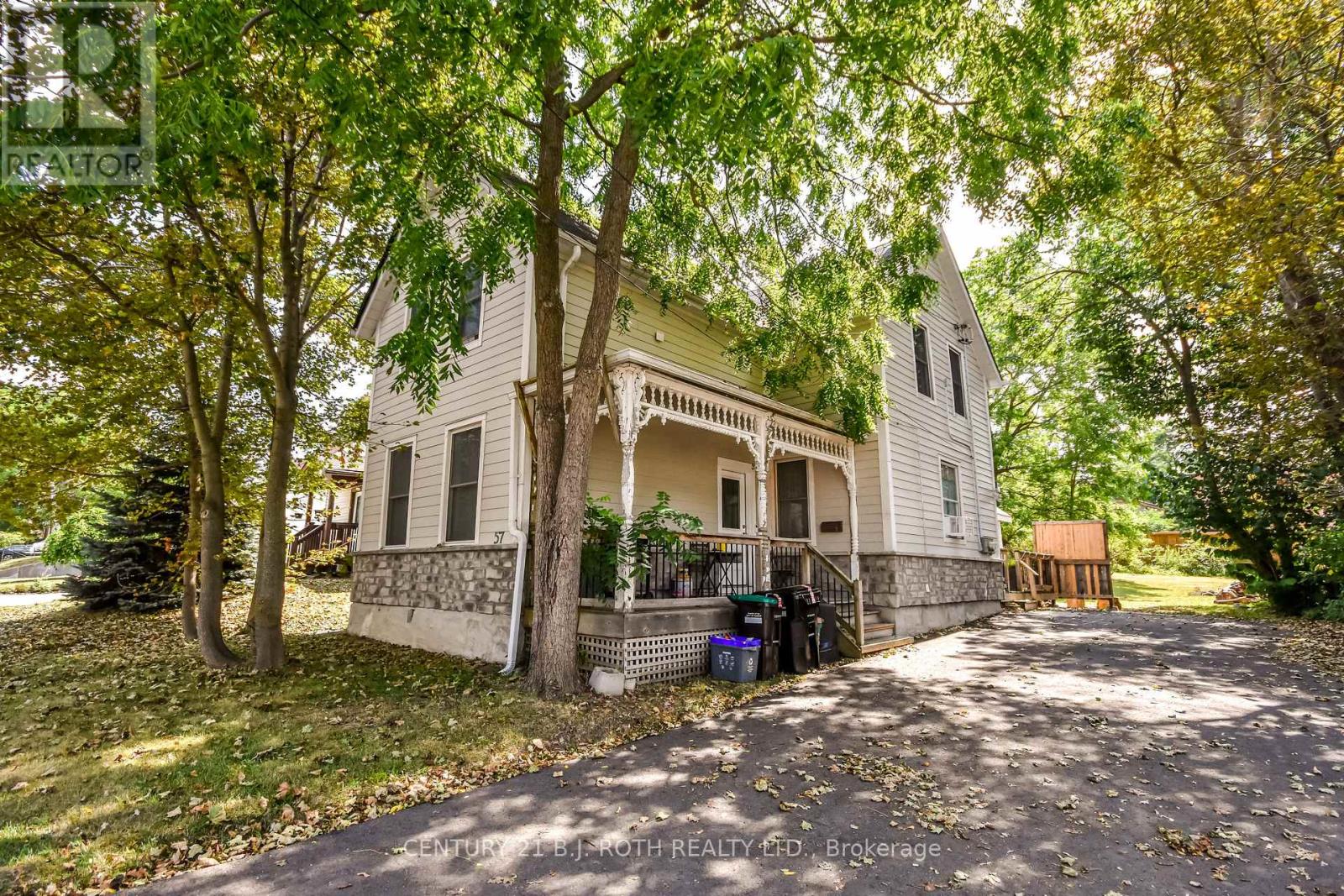57 Penetang St, Barrie, ON L4M 1V5