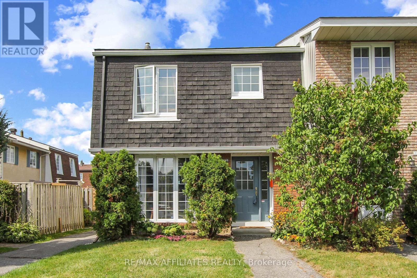 1065 Meadowlands Dr, Ottawa, ON K2C 0K5