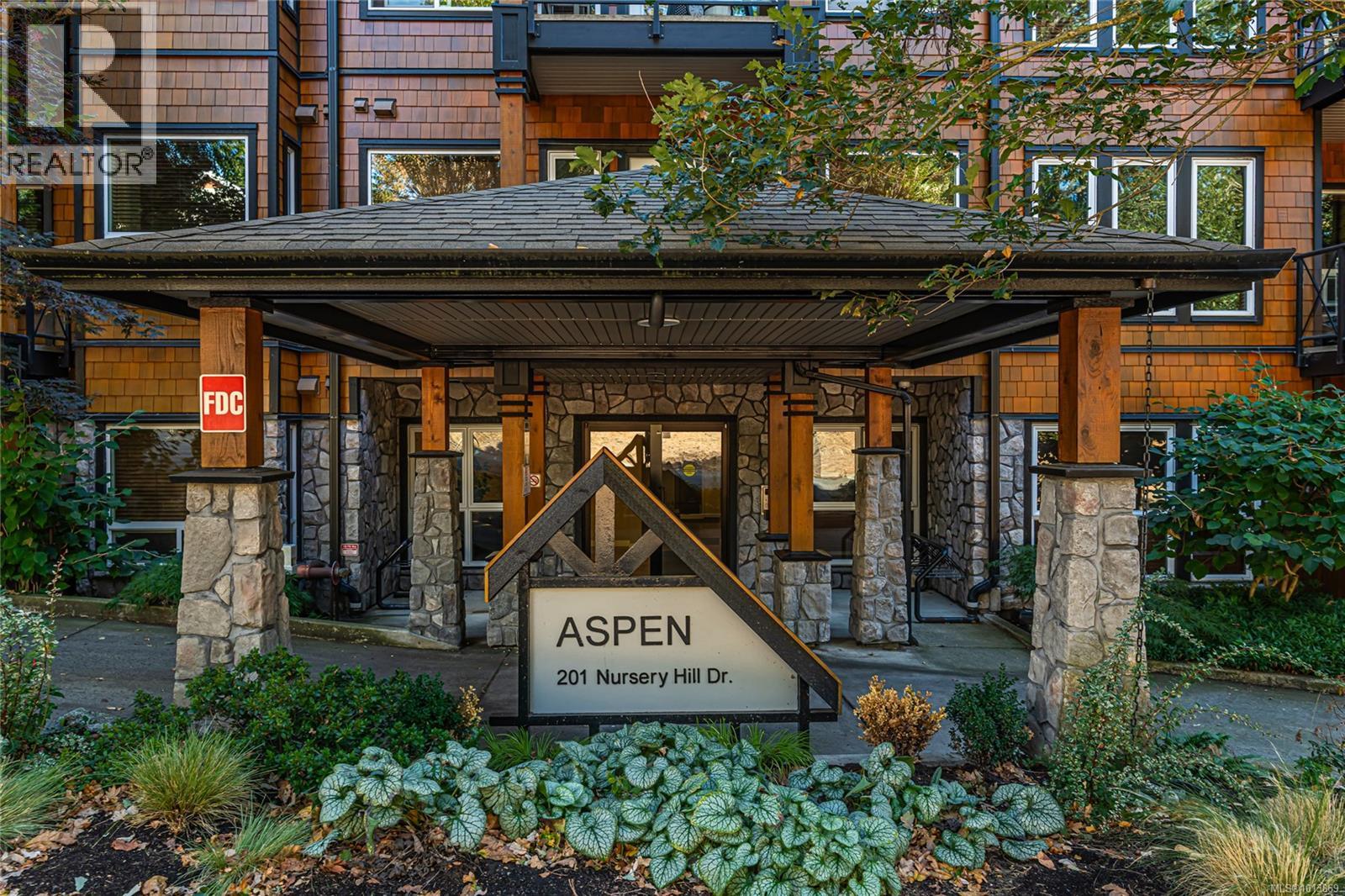 201 Nursery Hill Dr Unit 103 Dr, View Royal, BC V9B 0H7