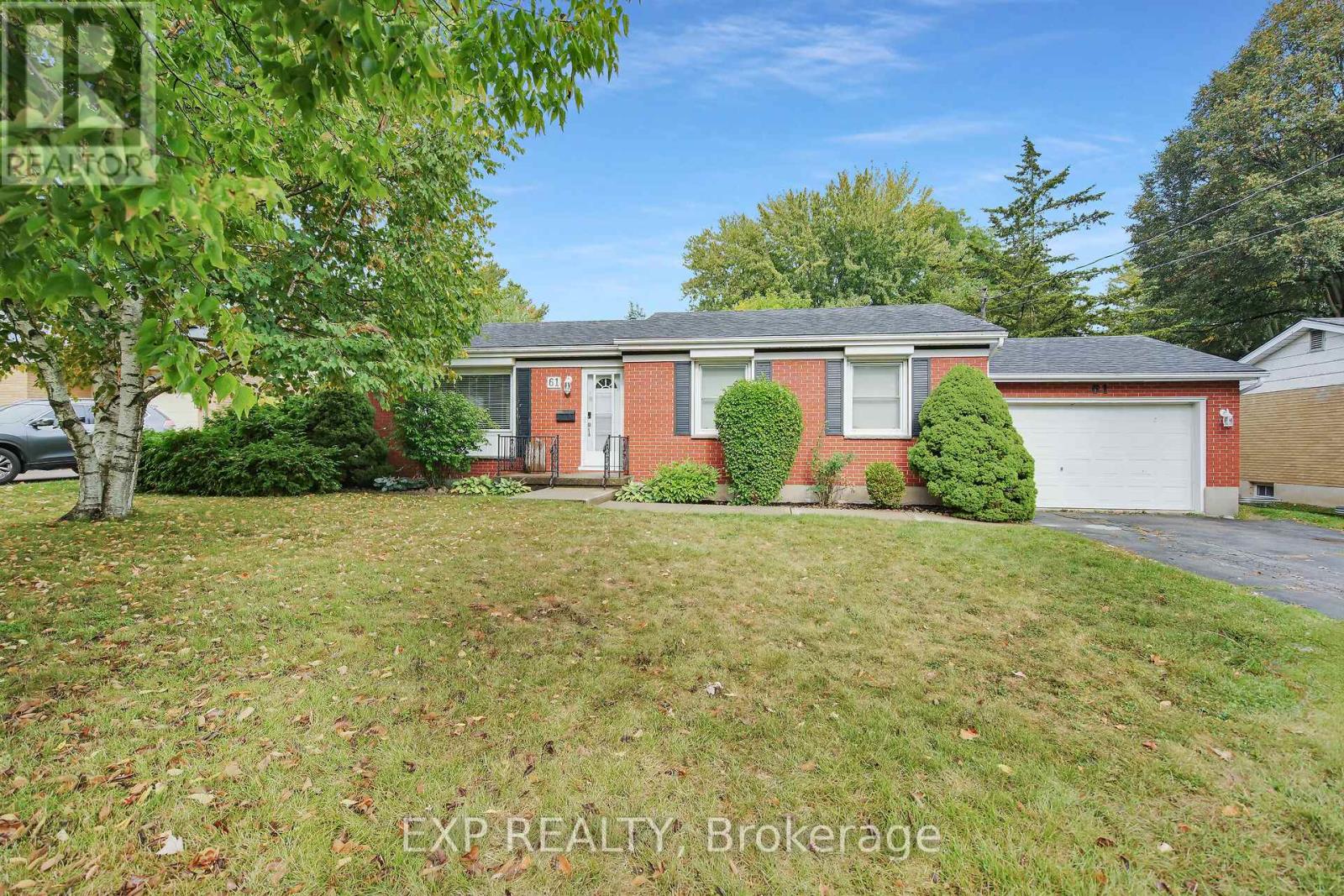 61 Larkspur Cres, London, ON N6H 3R1