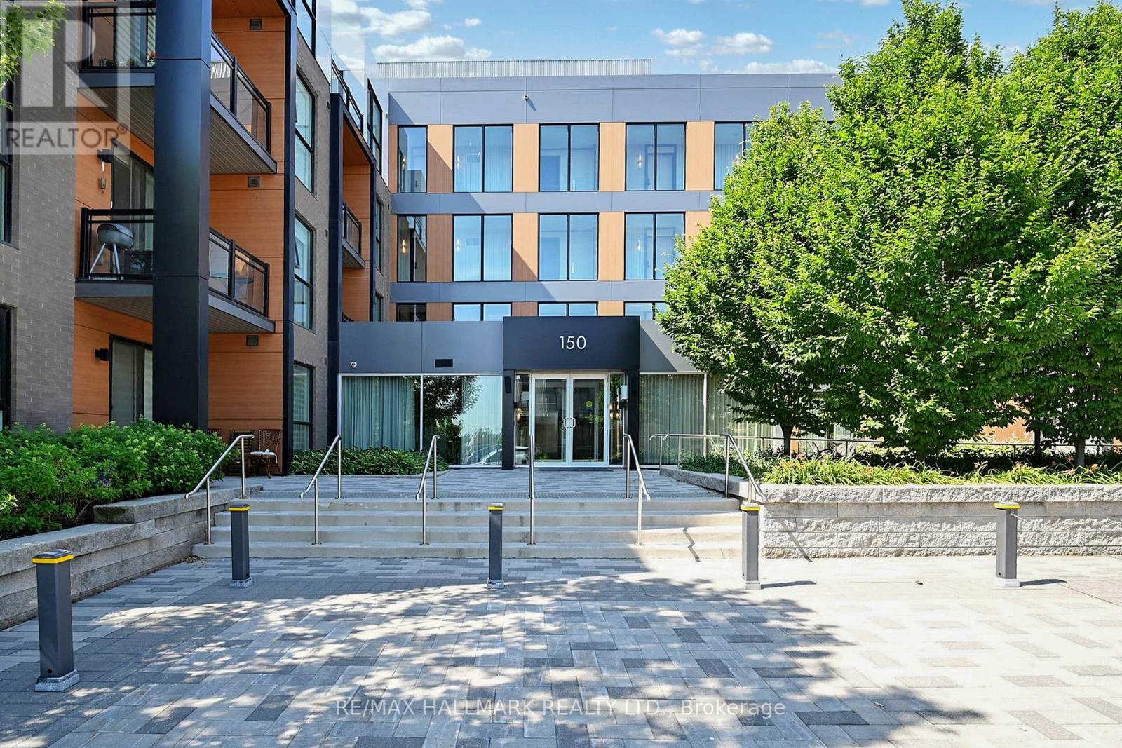 416 150 Sabina Dr, Oakville, ON L6H 0W3