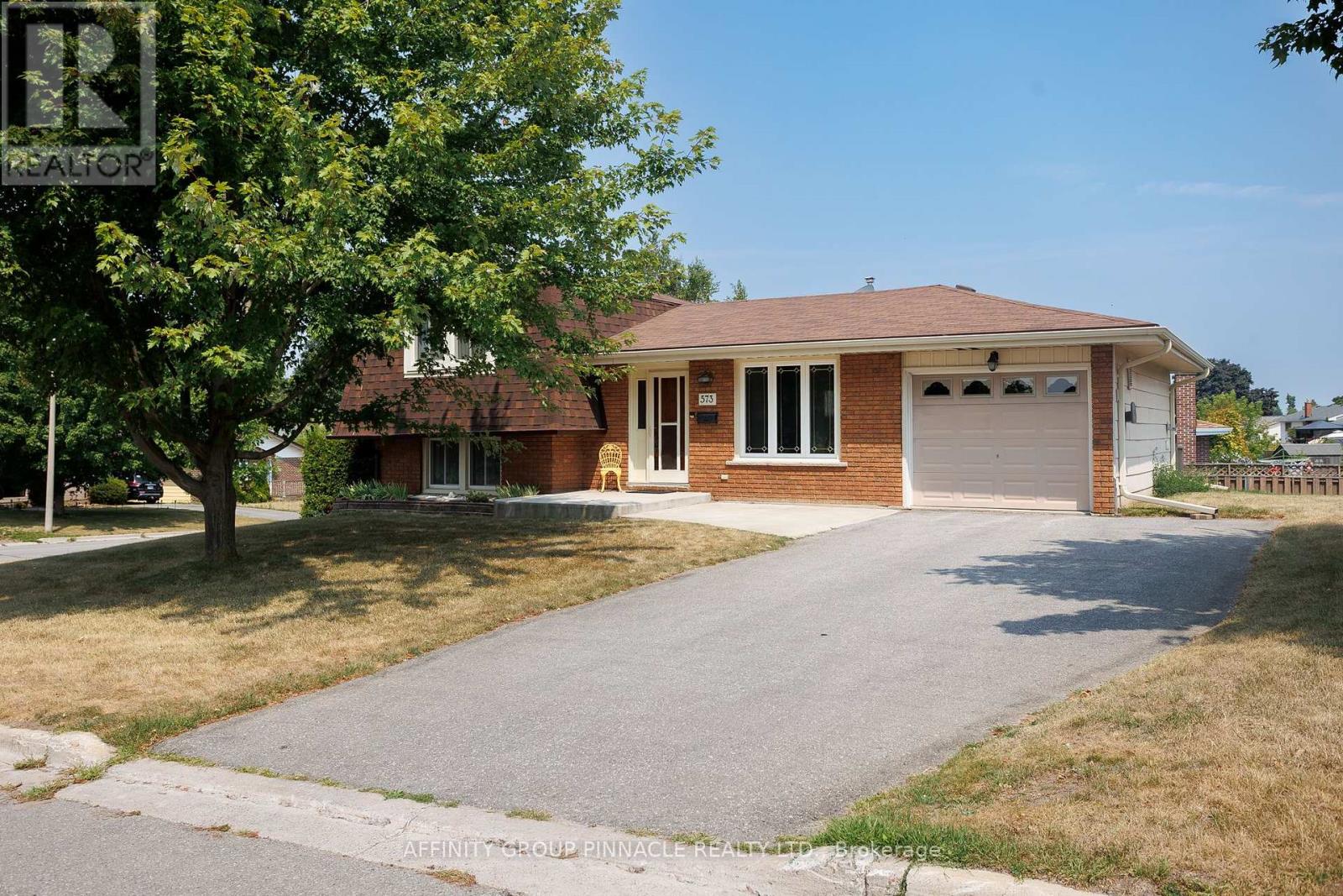 573 Saugeen Cres, Peterborough, ON K9J 1J9