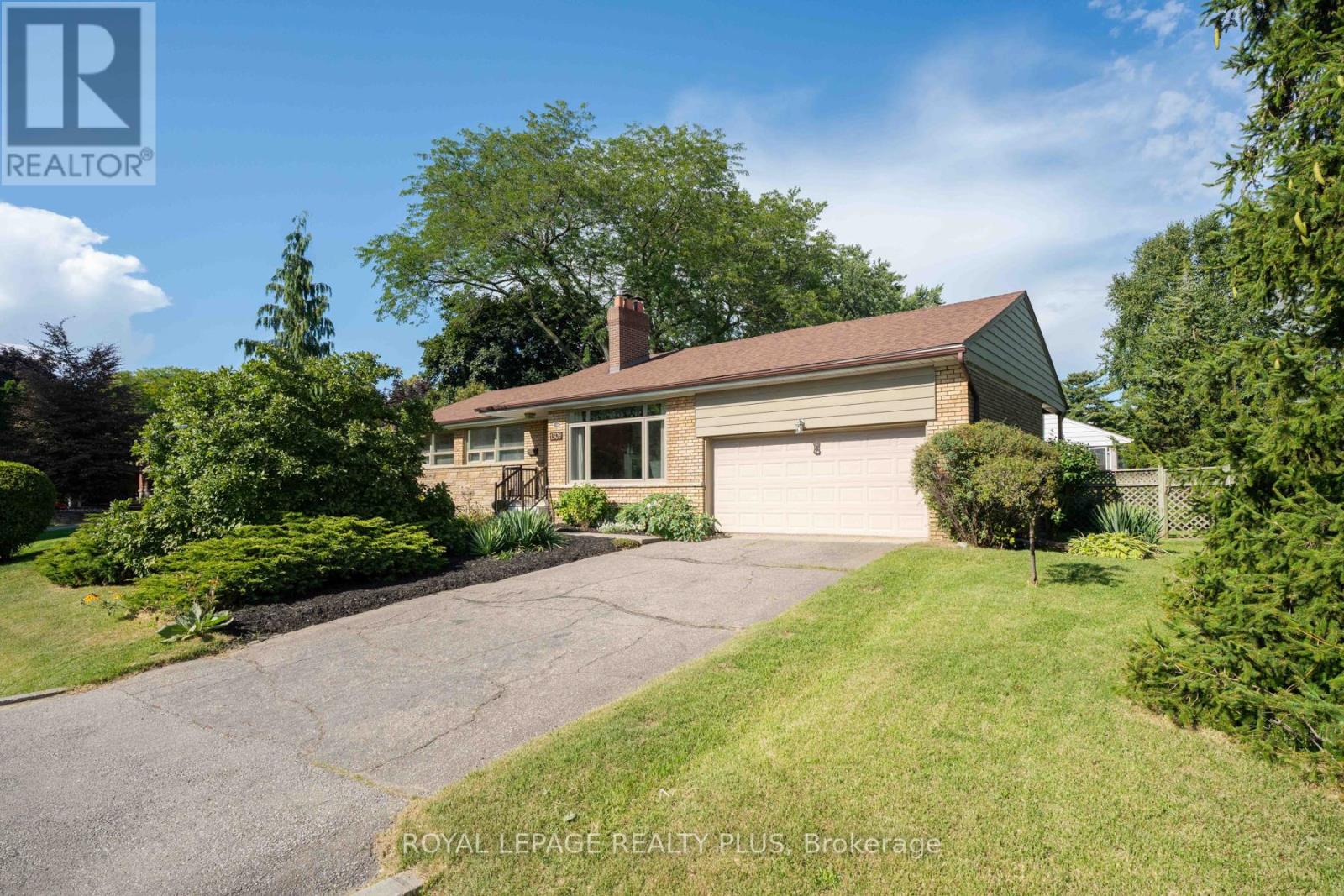 1509 Kenneth Dr, Mississauga, ON L5E 2Y6