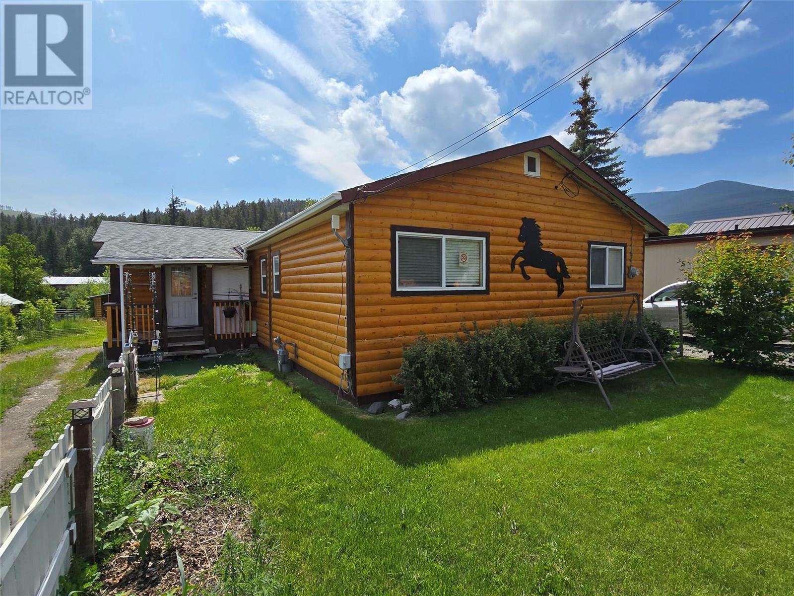1403 Soues St, Clinton, BC V0K 1K0