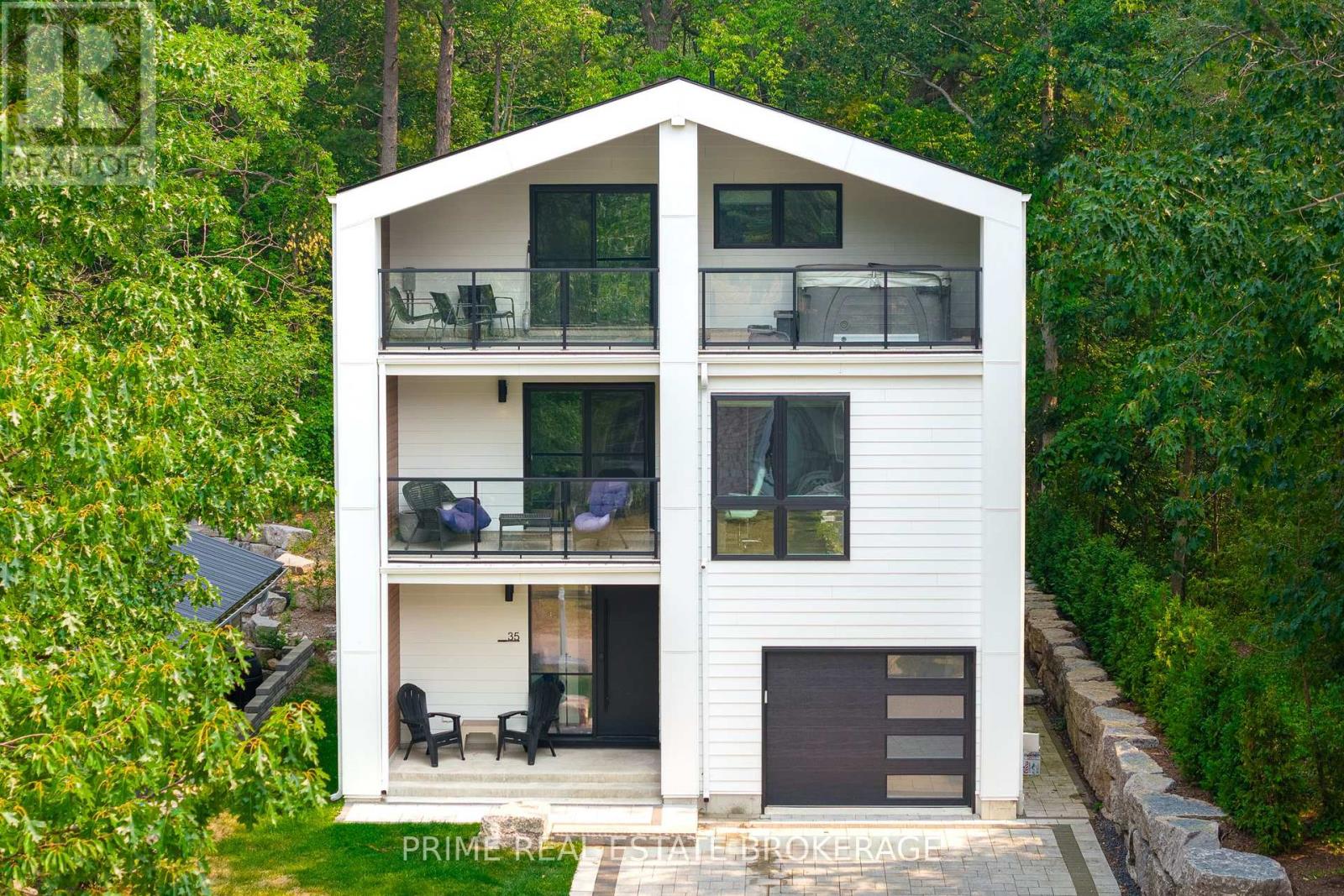 35 Walker St, Lambton Shores, ON N0M 1T0