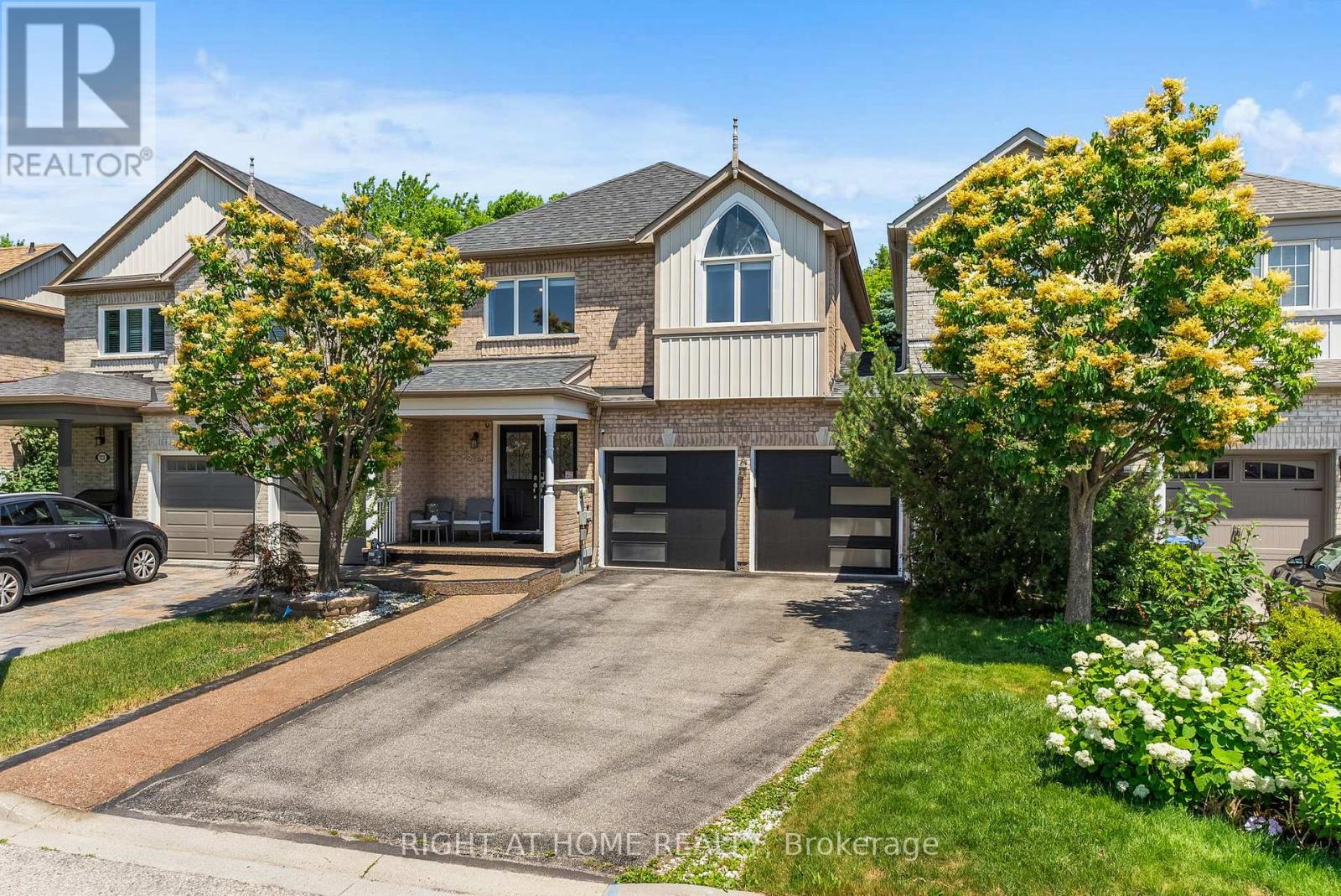 7229 Pallett Ct, Mississauga, ON L5N 8E5