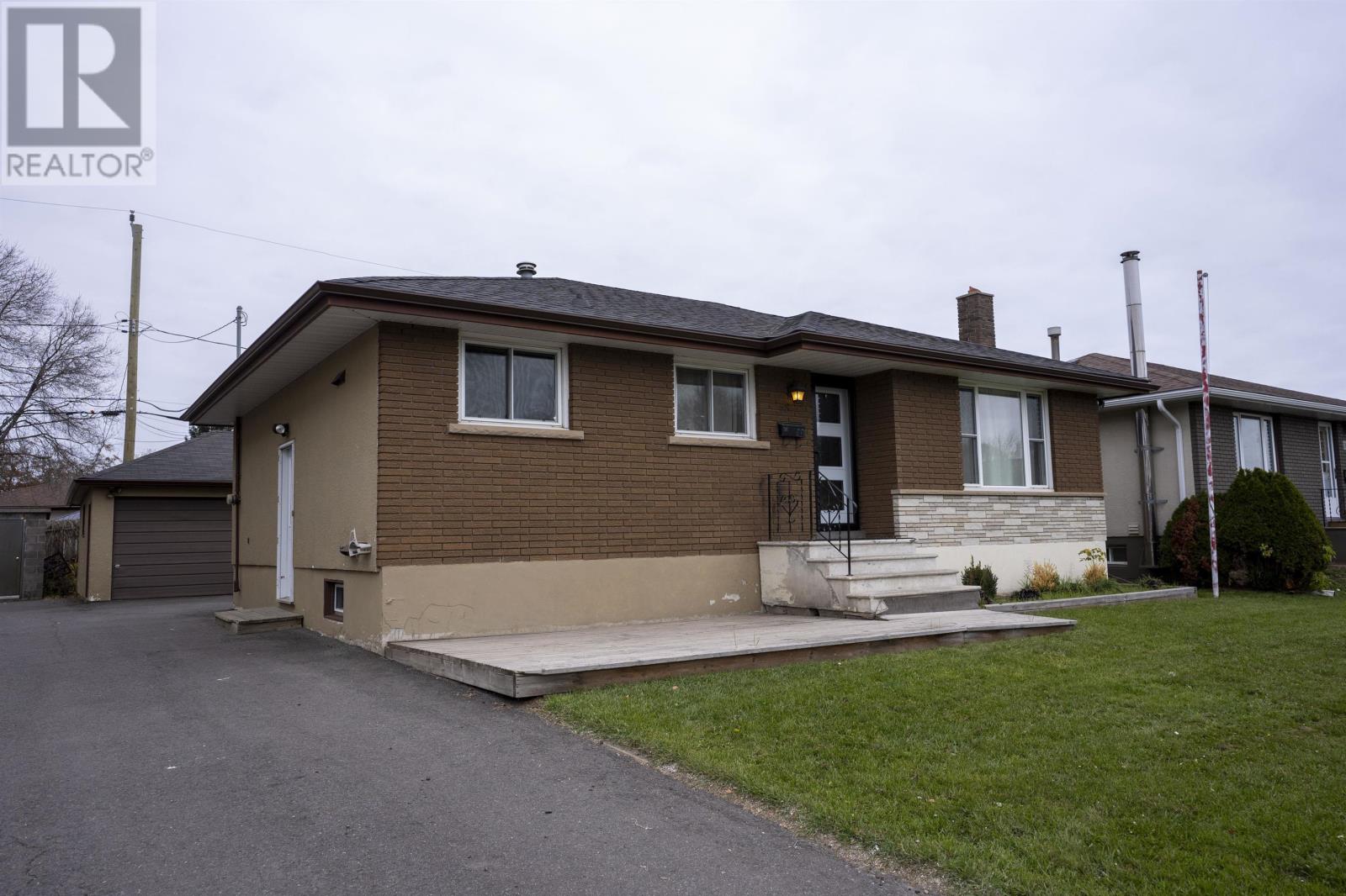 2829 Redwood Ave, Thunder Bay, ON P7C 1Z1