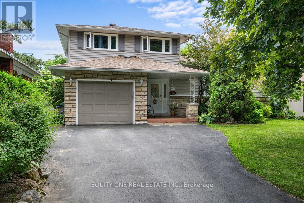 542 Sirois Ave, Ottawa, ON K1K 1H4