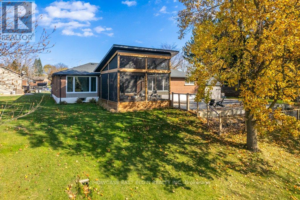 26 Lawrence Cres, Aylmer, ON N5H 1B5