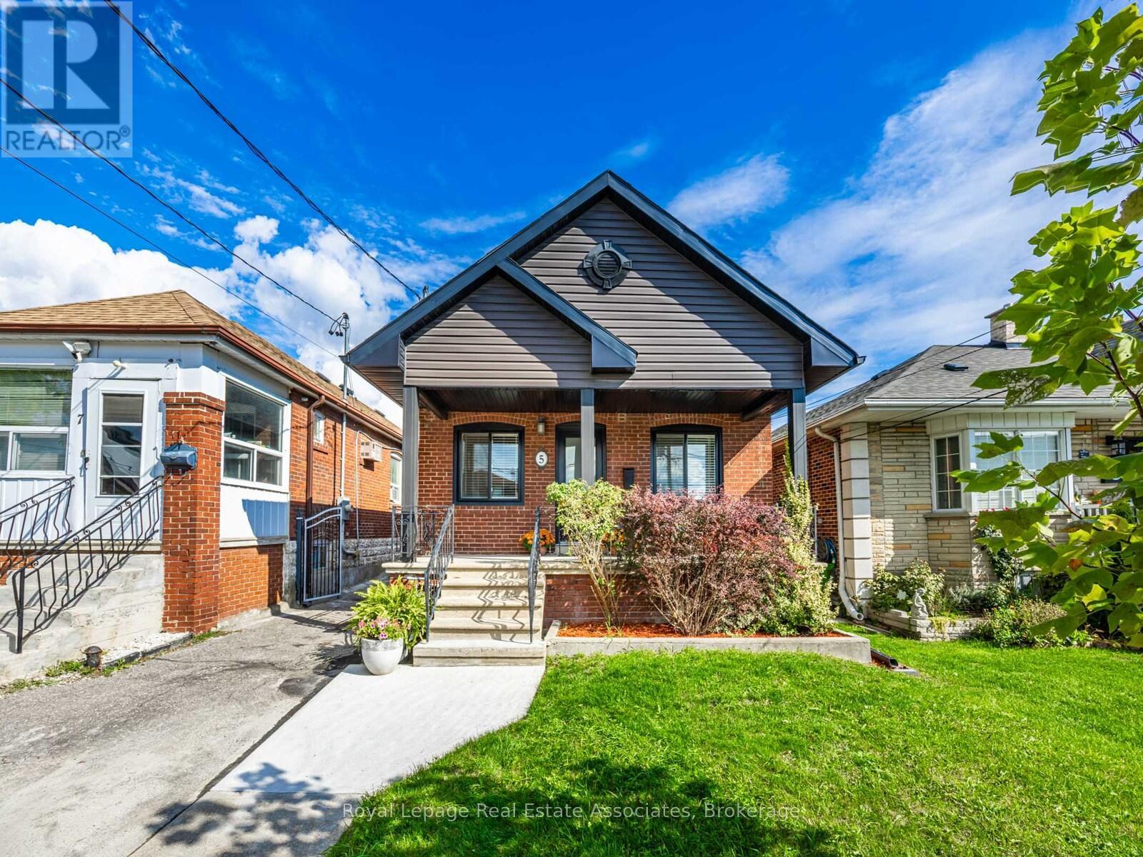 5 Little Blvd, Toronto, ON M6E 4N1