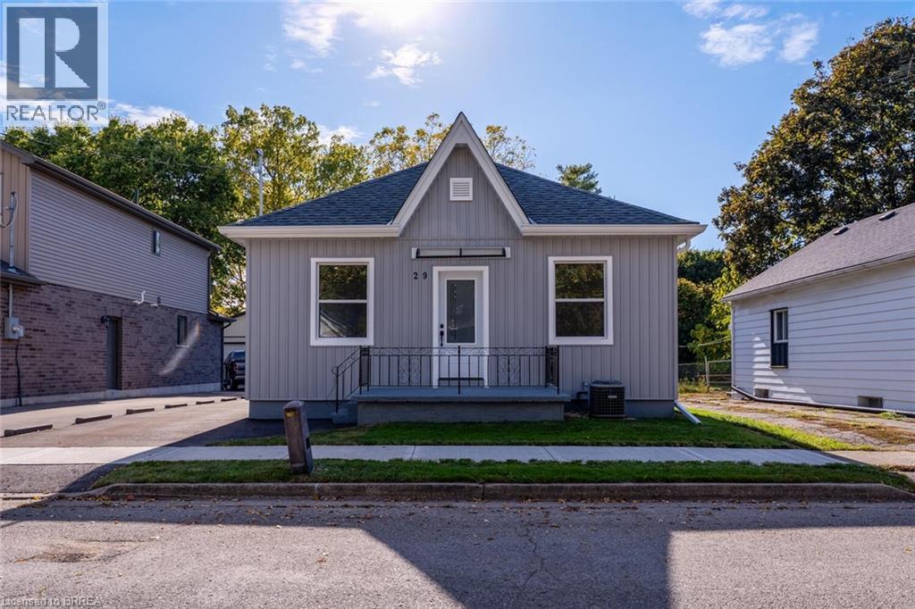 29 Wade Ave, Brantford, ON N3T 1W9