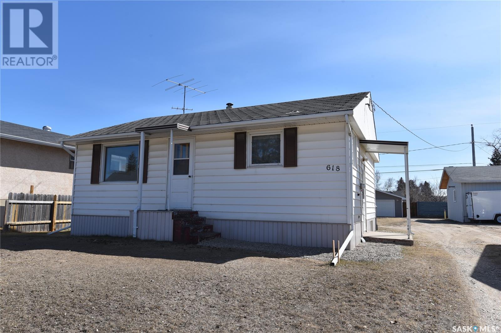 618 Maple Rd W, Nipawin, SK S0E 1E0