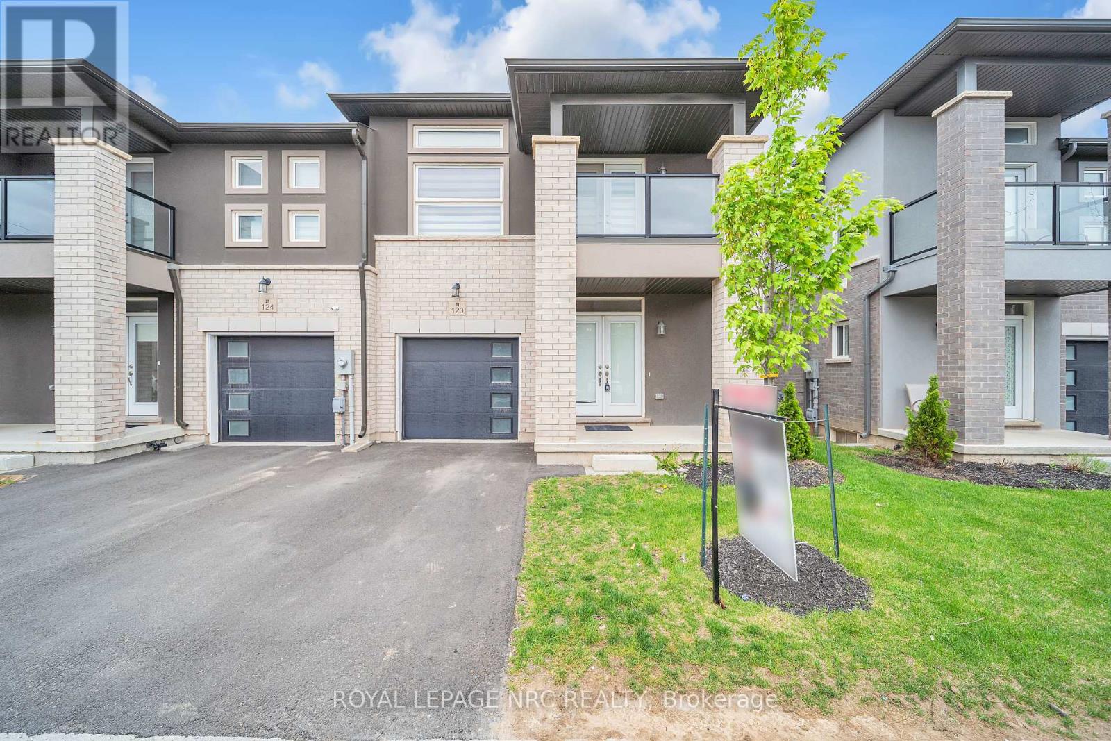 120 Renfrew Trail Dr N, Welland, ON L3C 0K2