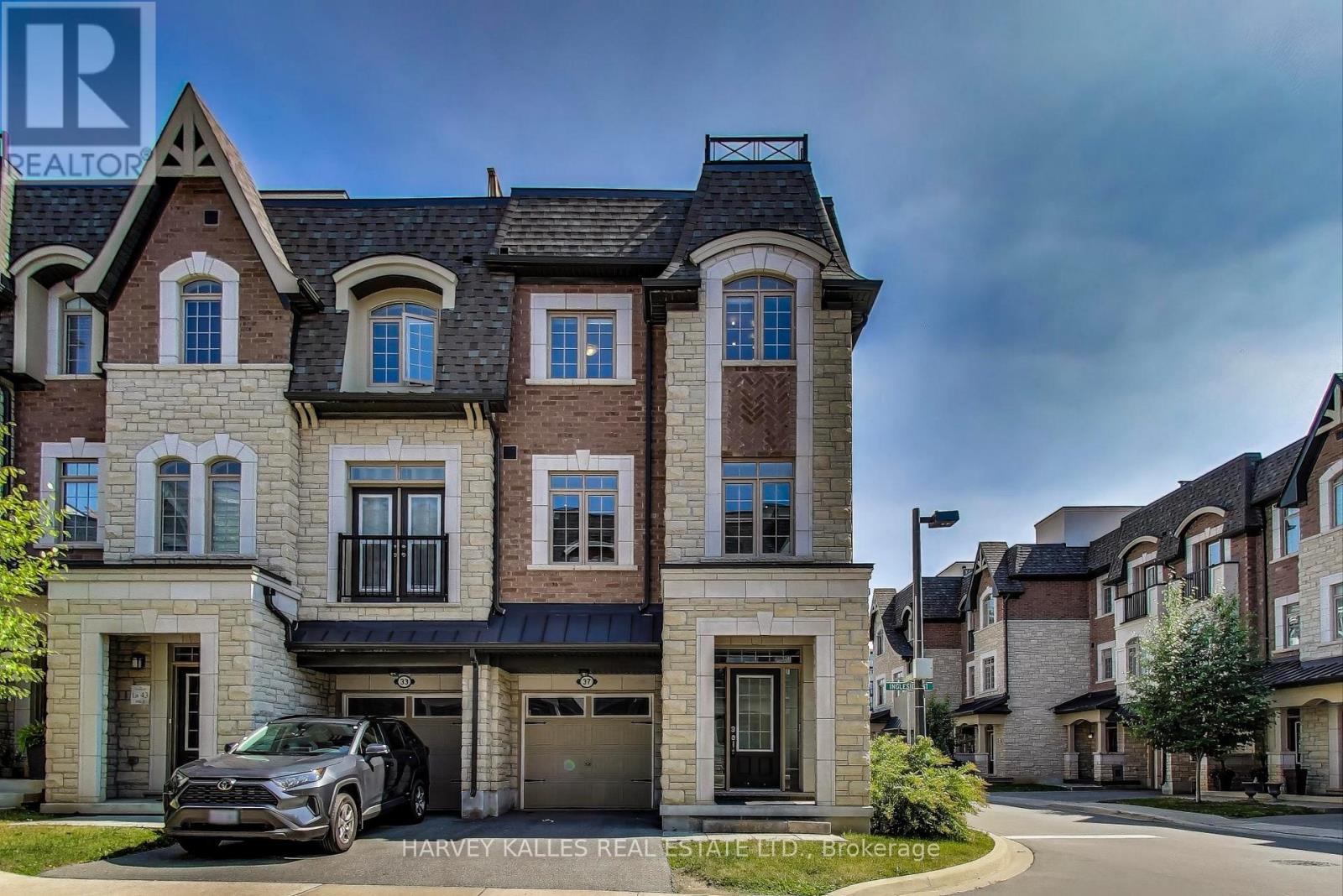 37 Ingleside St, Vaughan, ON L4L 0H9