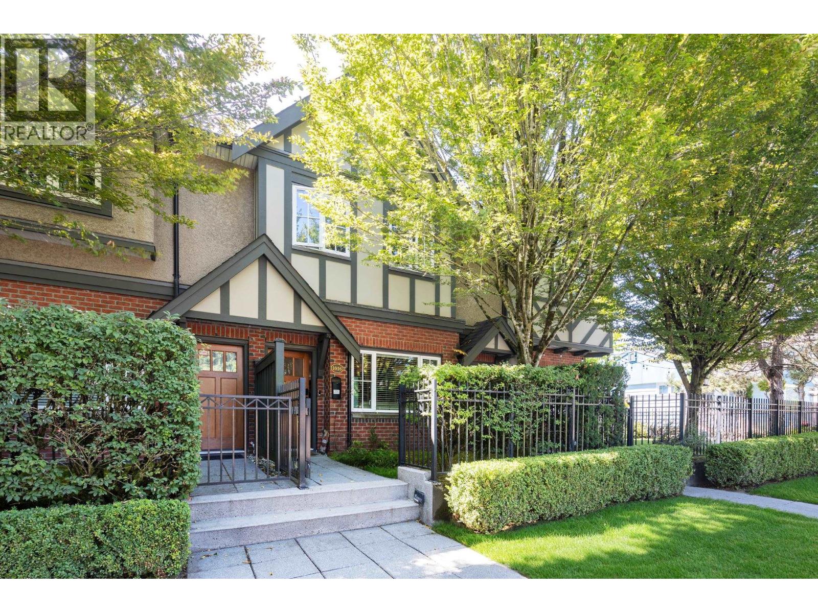 1016 W 45th Ave, Vancouver, BC V6M 2G6