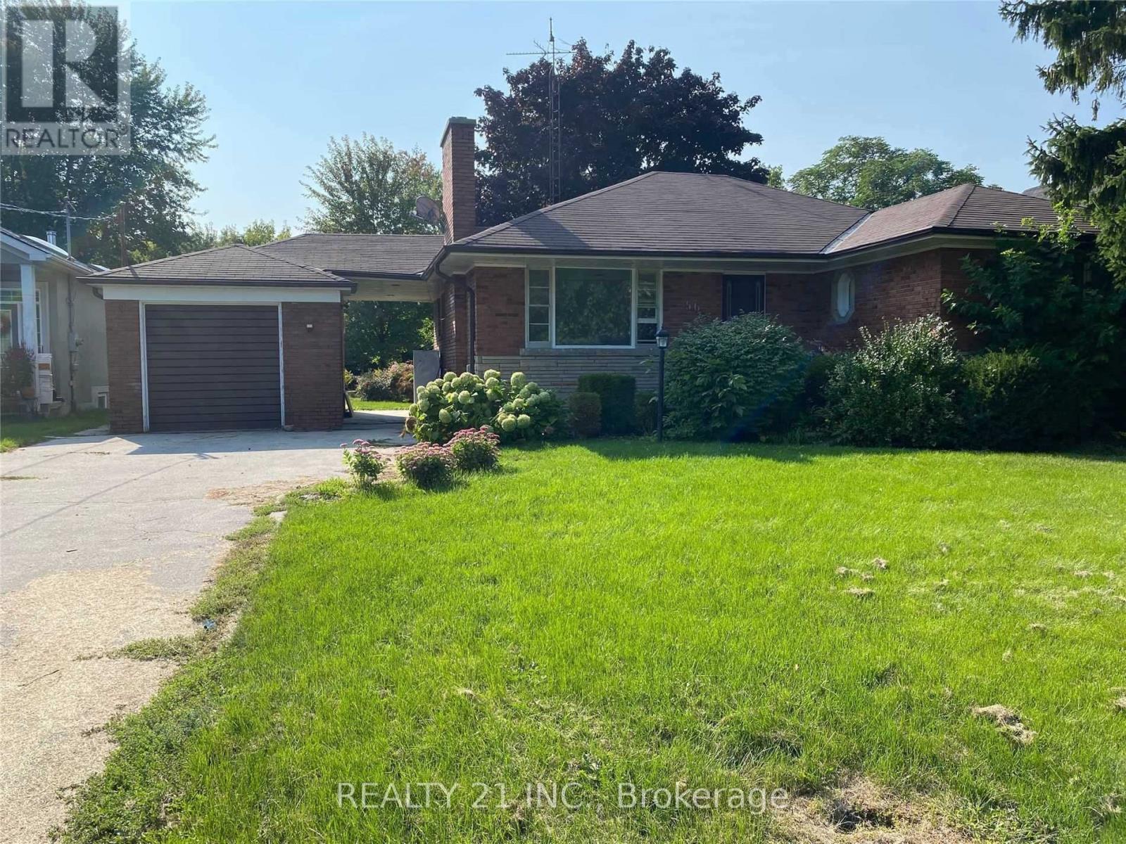 56 Galloway Rd, Toronto, ON M1E 1W5