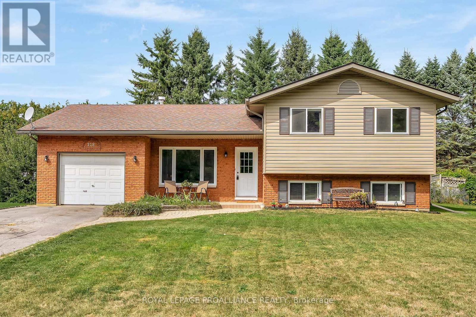 318 Raglan St, Brighton, ON K0K 1H0