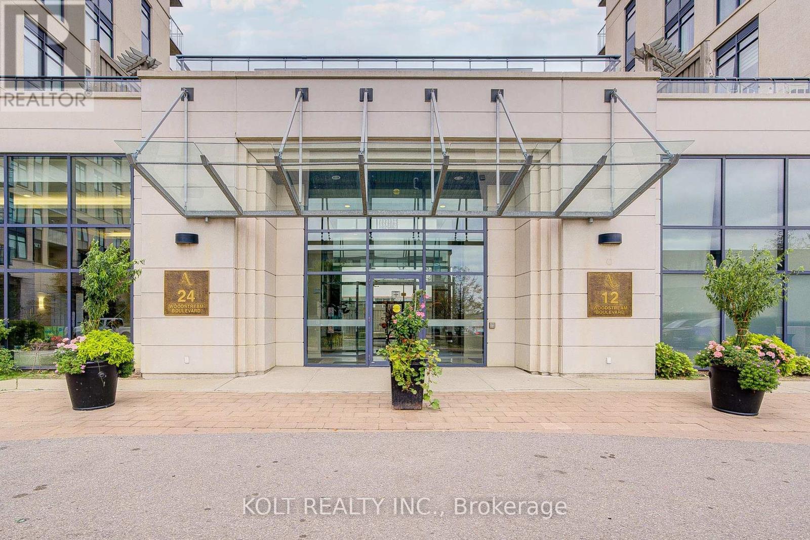 24 Woodstream Blvd Ph1013 Blvd, Vaughan, ON L4L 8C3