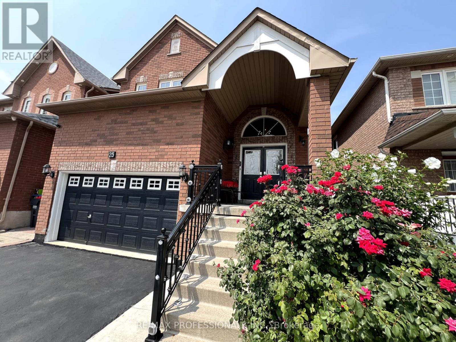 25 Whitehouse Cres, Brampton, ON L6P 1M2
