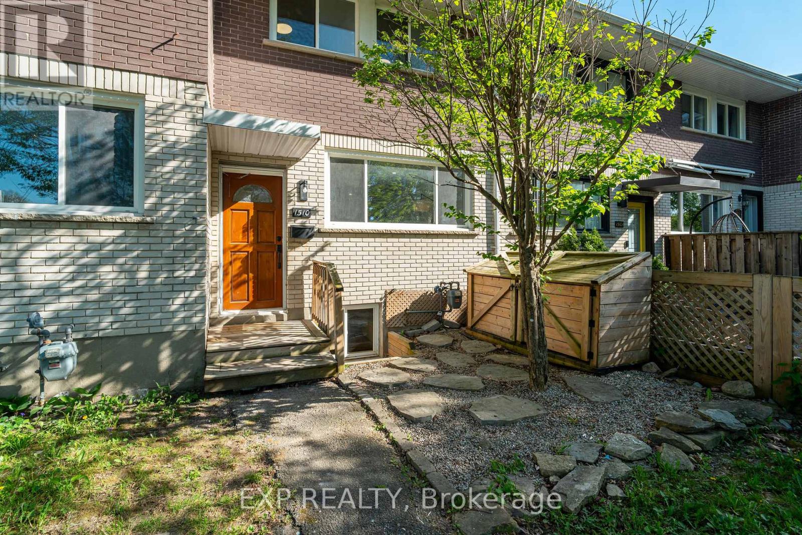 1510 Lepage Ave, Ottawa, ON K1Z 8C9