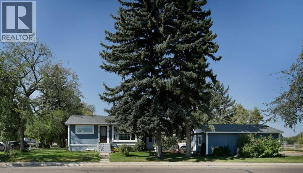 4 Spruce Ave W, Brooks, AB T1R 1C5