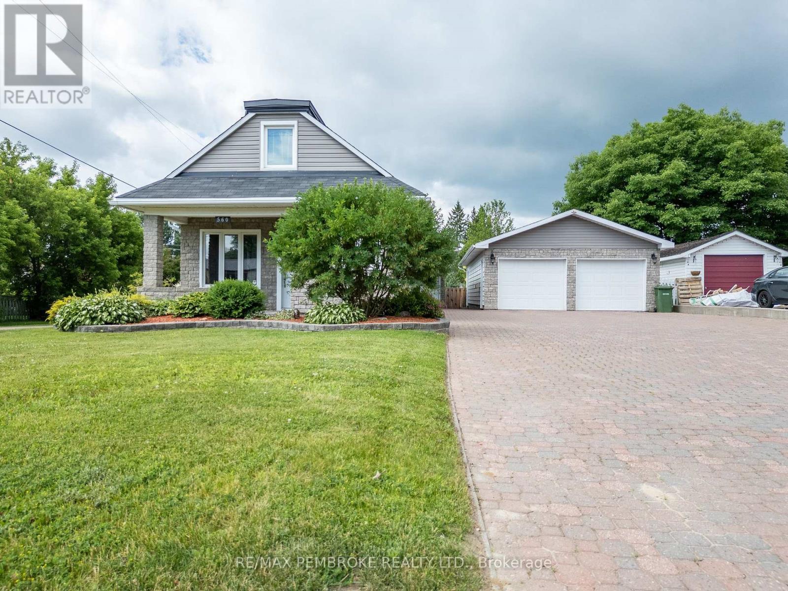 560 Boundary Rd E, Laurentian Valley, ON K8A 6M3