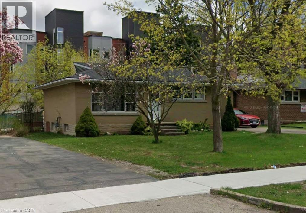272 Sunview St, Waterloo, ON N2L 3V9