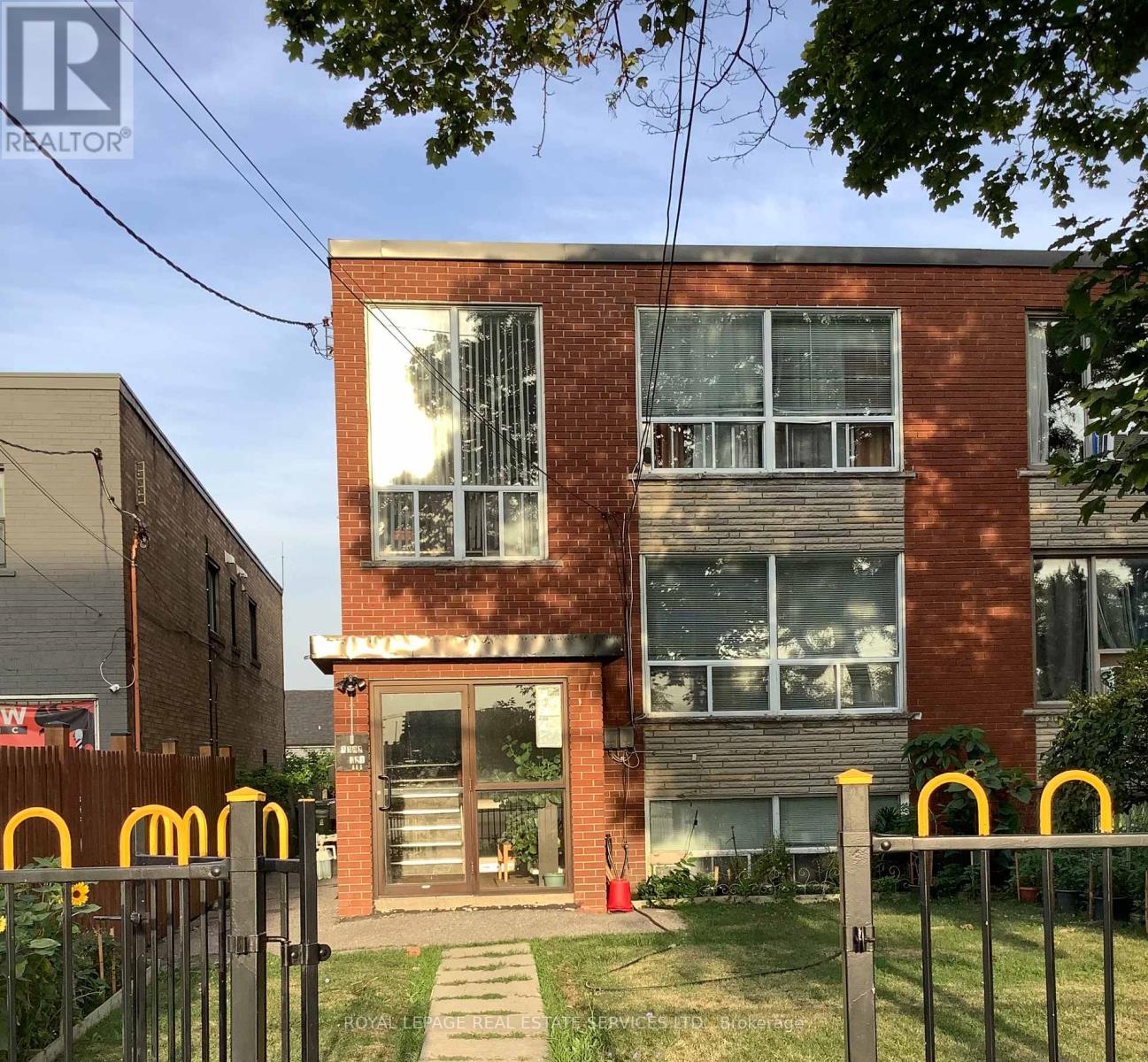 3602 Dufferin St, Toronto Downsview-roding-cfb, ON M6A 2T2