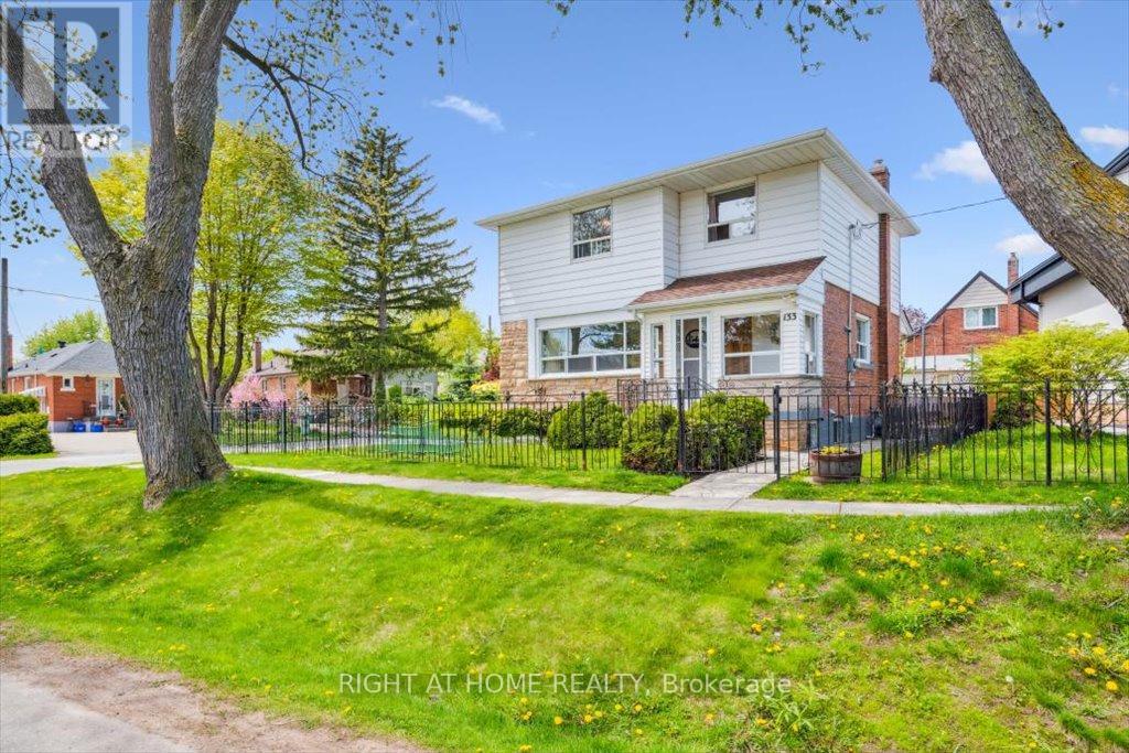 133 Prince Charles Dr, Oakville, ON L6K 2E1