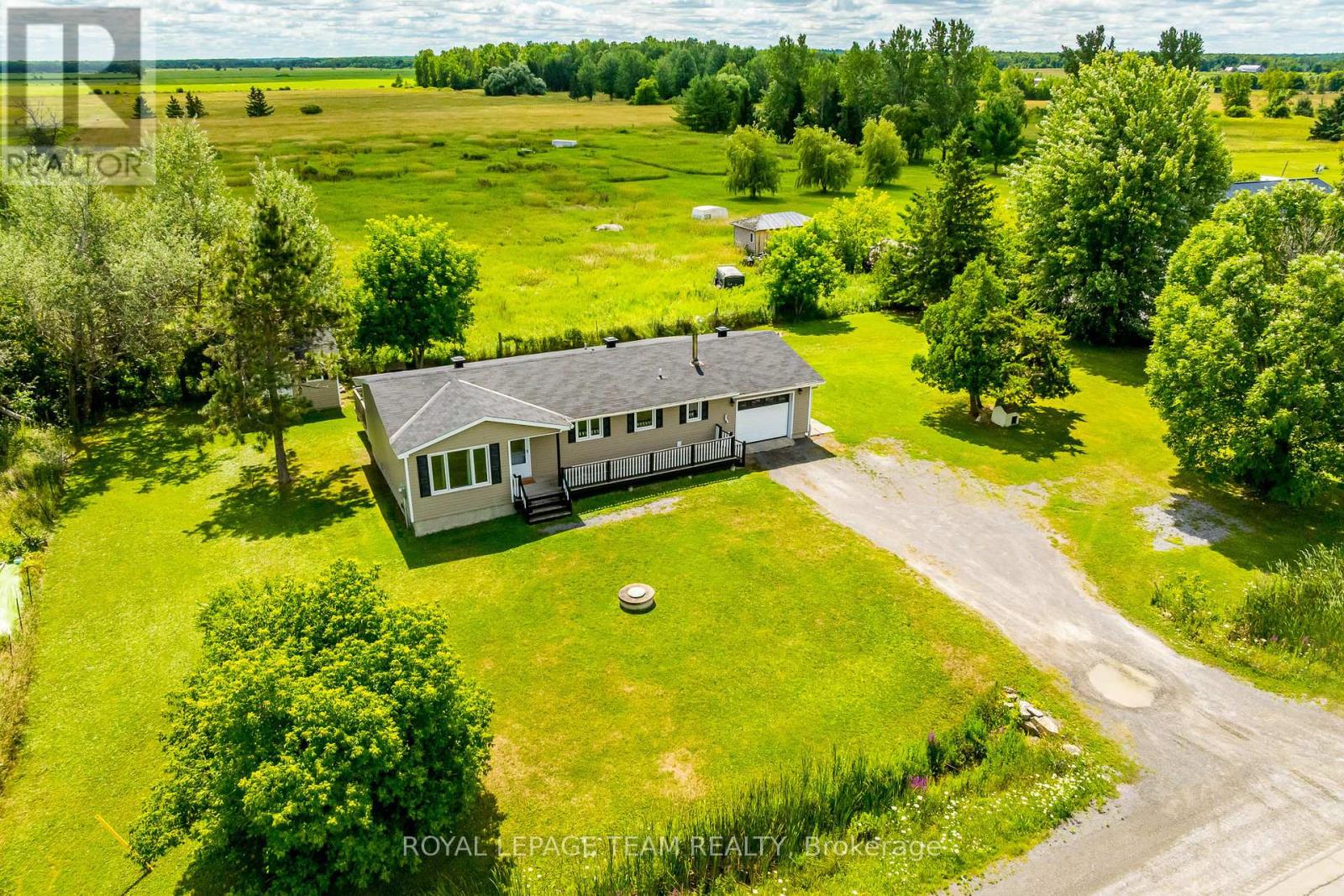 1234 Kinburn Side Rd, Ottawa, ON K0A 3M0