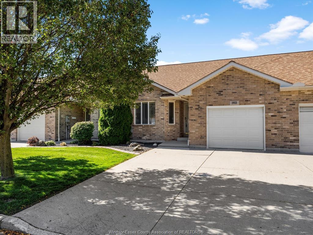 1933 Morningstar Ave, Windsor, ON N8P 1W6