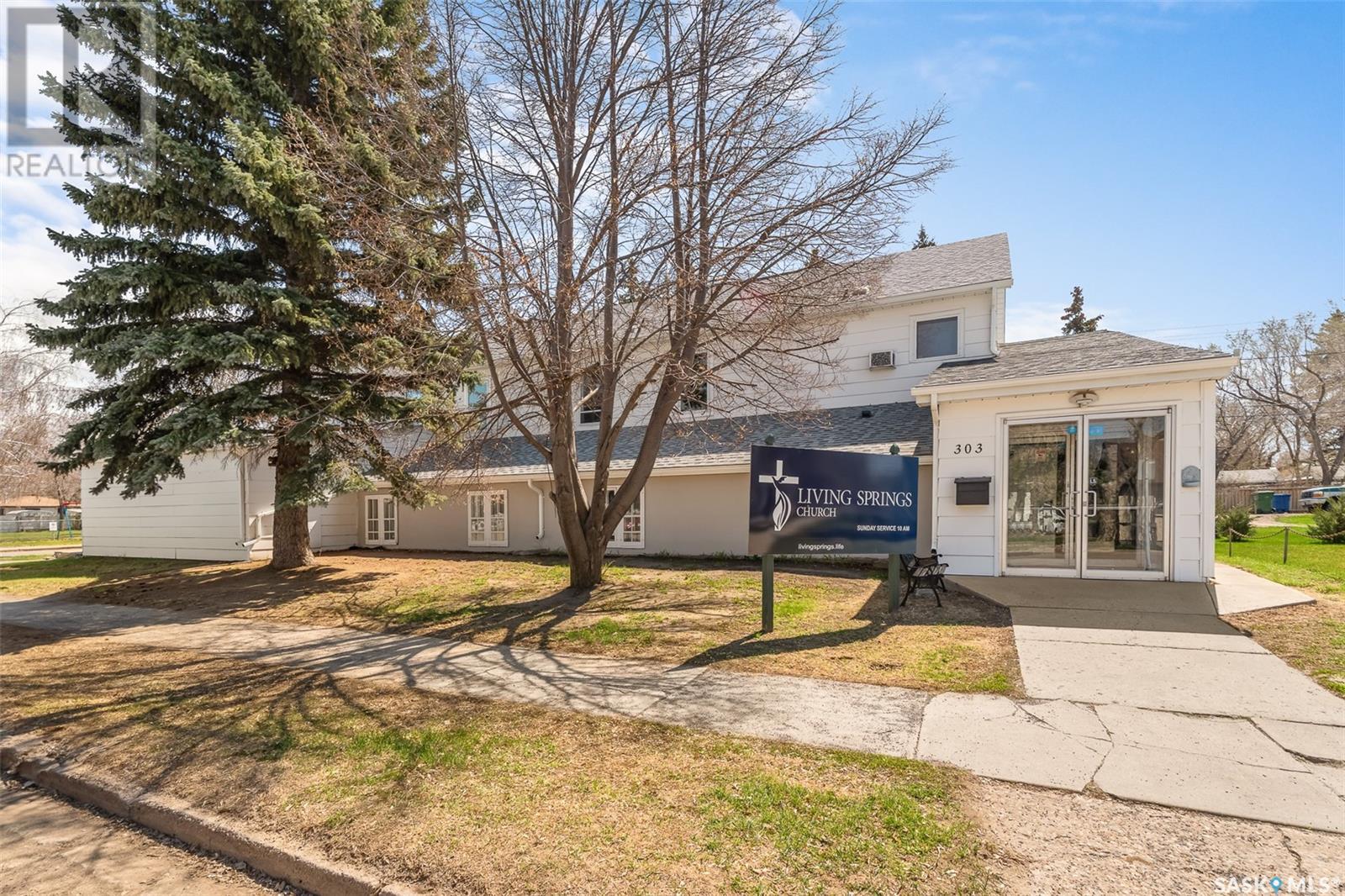 303 Coteau St W, Moose Jaw, SK S6H 5C8